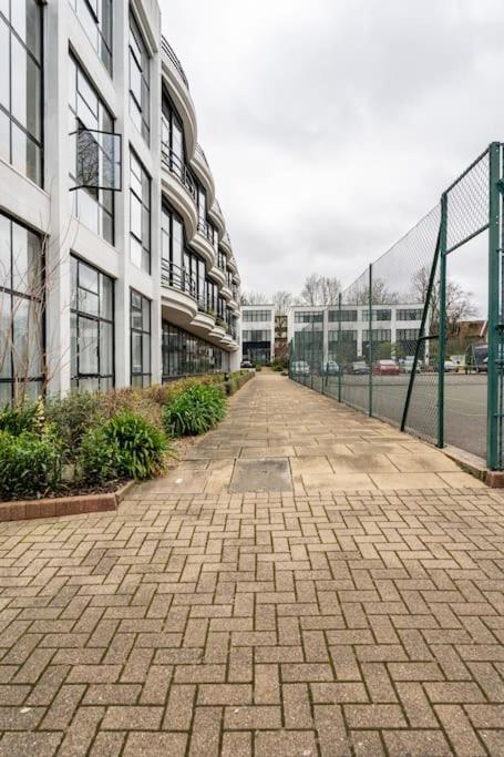 Unique Flat with Pool in Trendy Peckham Area view 5