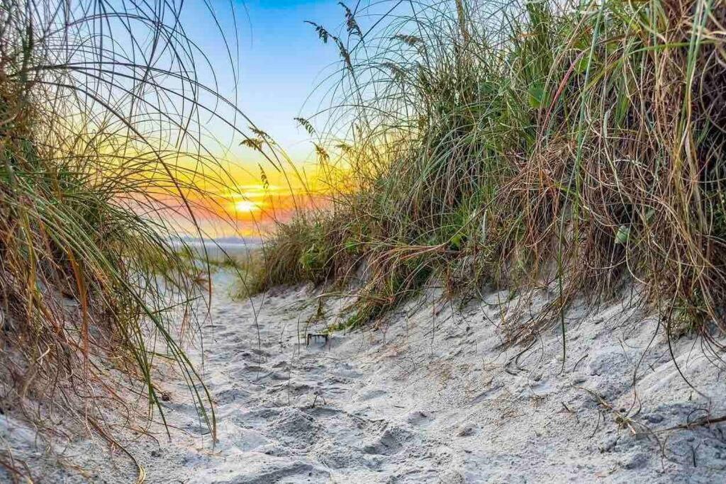 30 Sec to the Beach, Sun, Sand & Sunrises with a Family & Pet Friendly Backyard!