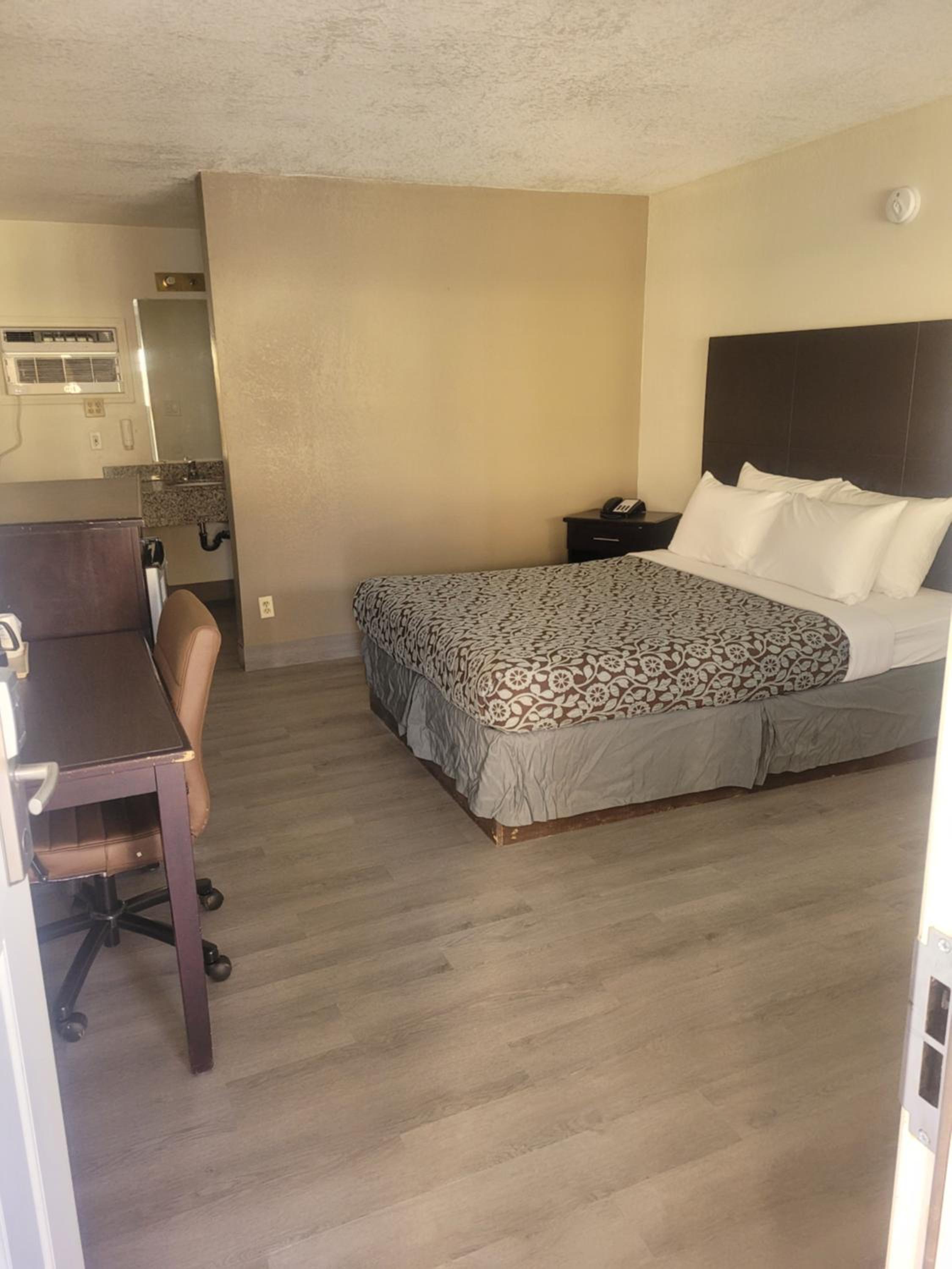 Las Vegas Vacations - Econo Lodge Las Vegas - Property Image 4
