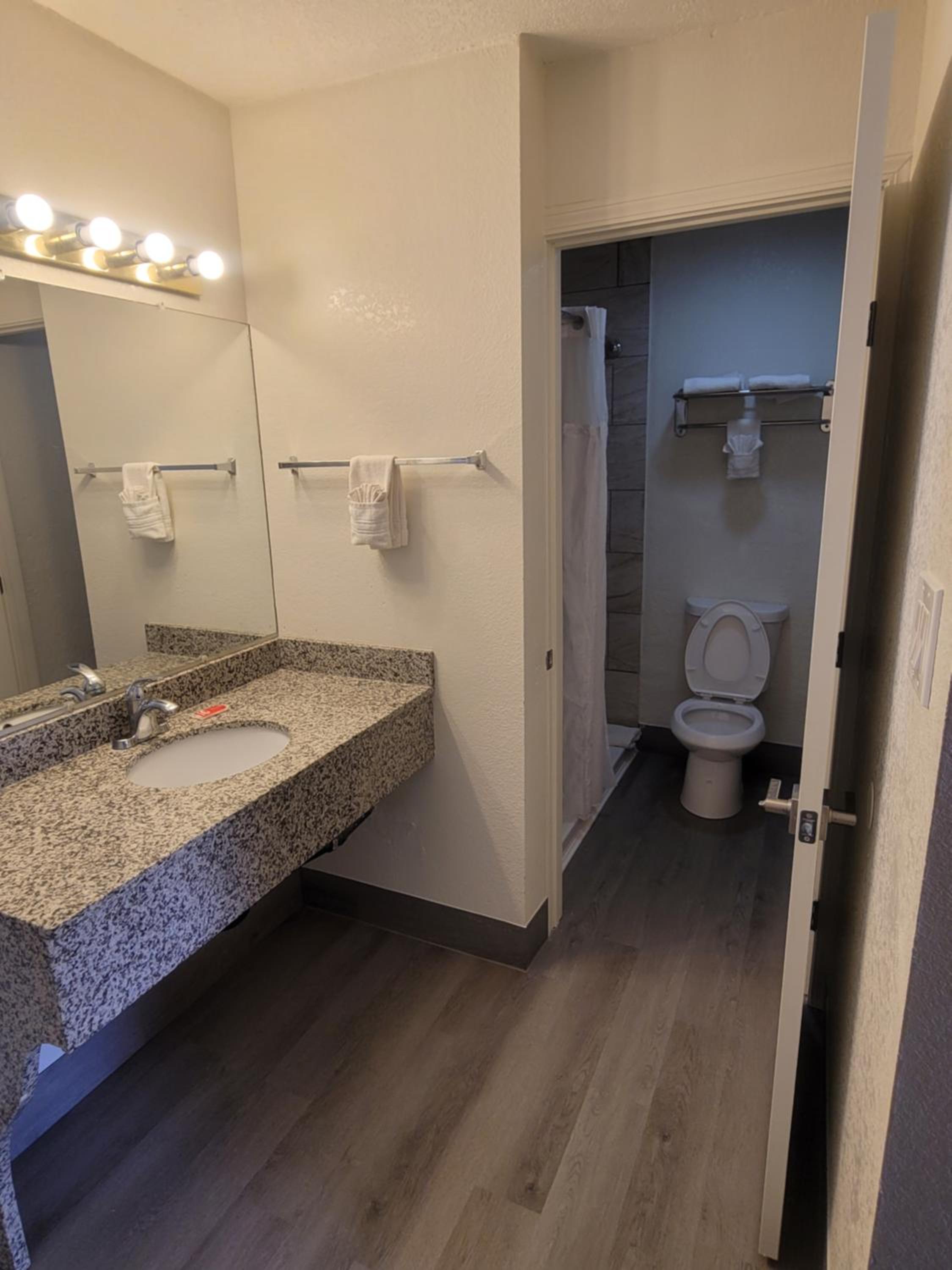 Las Vegas Vacations - Econo Lodge Las Vegas - Property Image 6