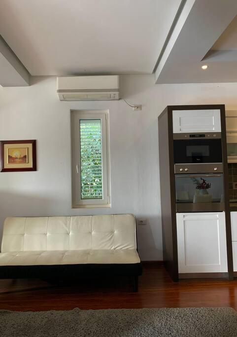 Natalia's House Surrel Villa