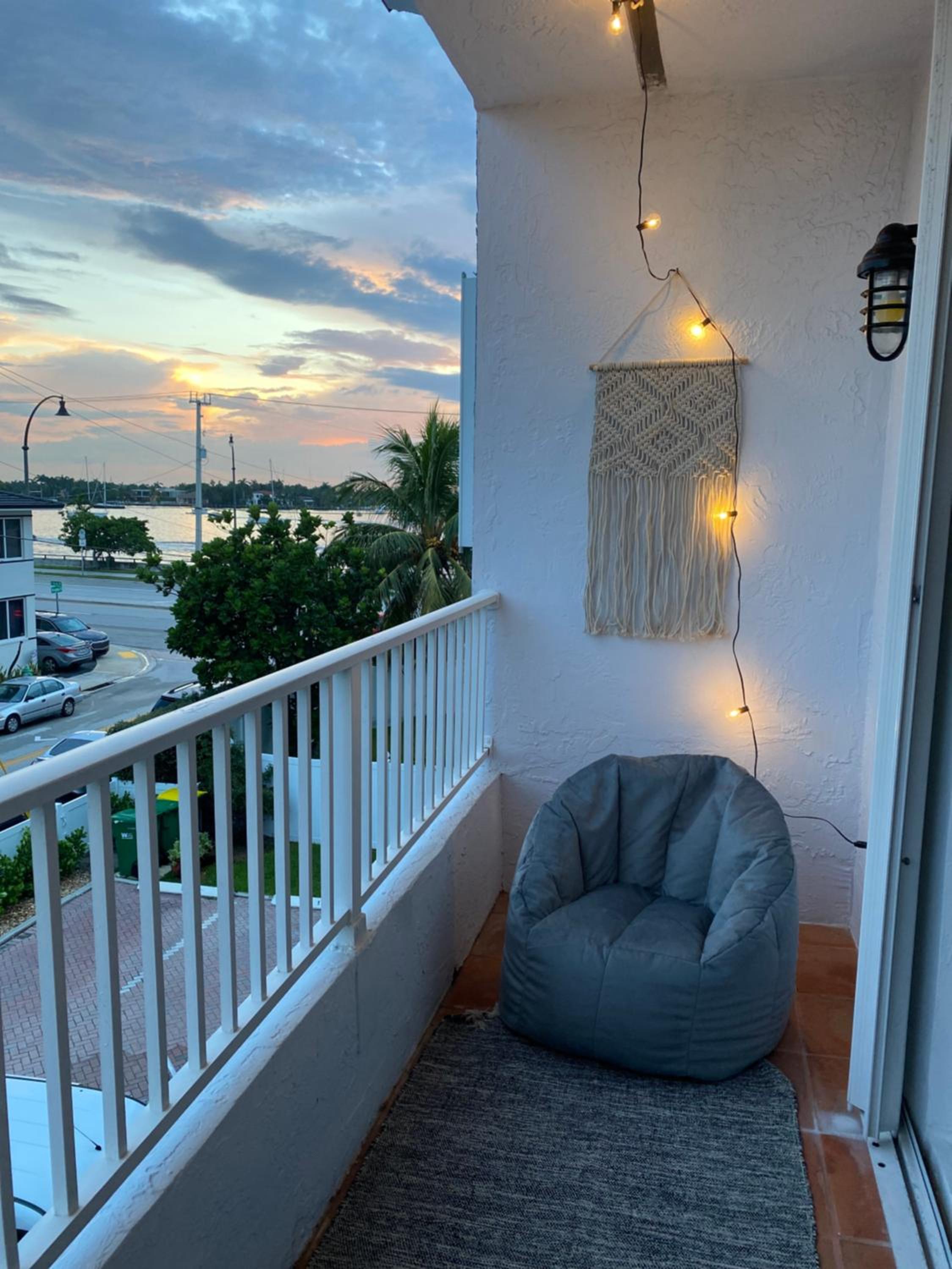 Hollywood Beach Townhouse steps to beach