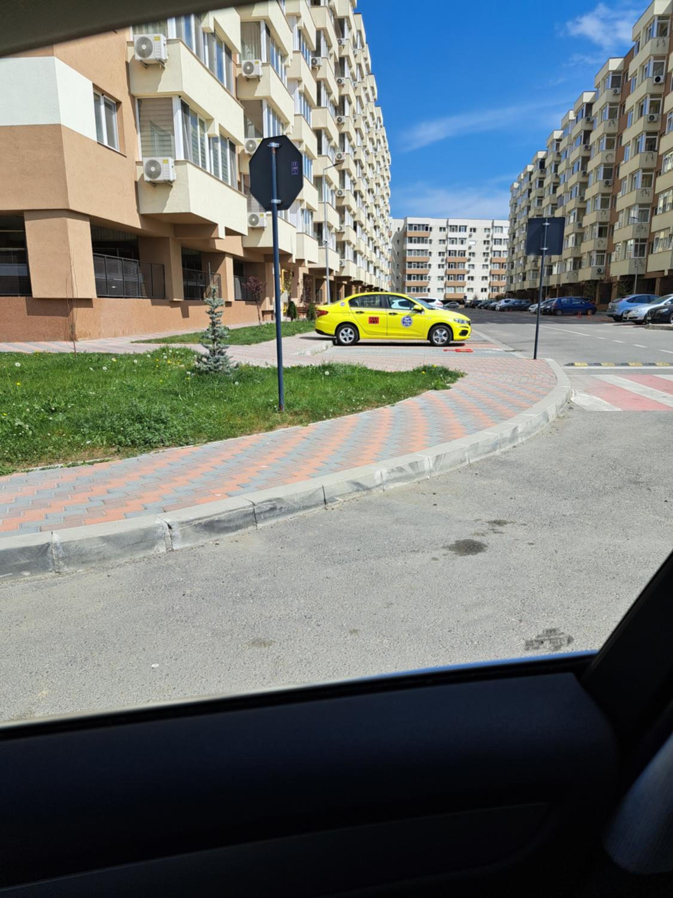 Fiald Apartament nou