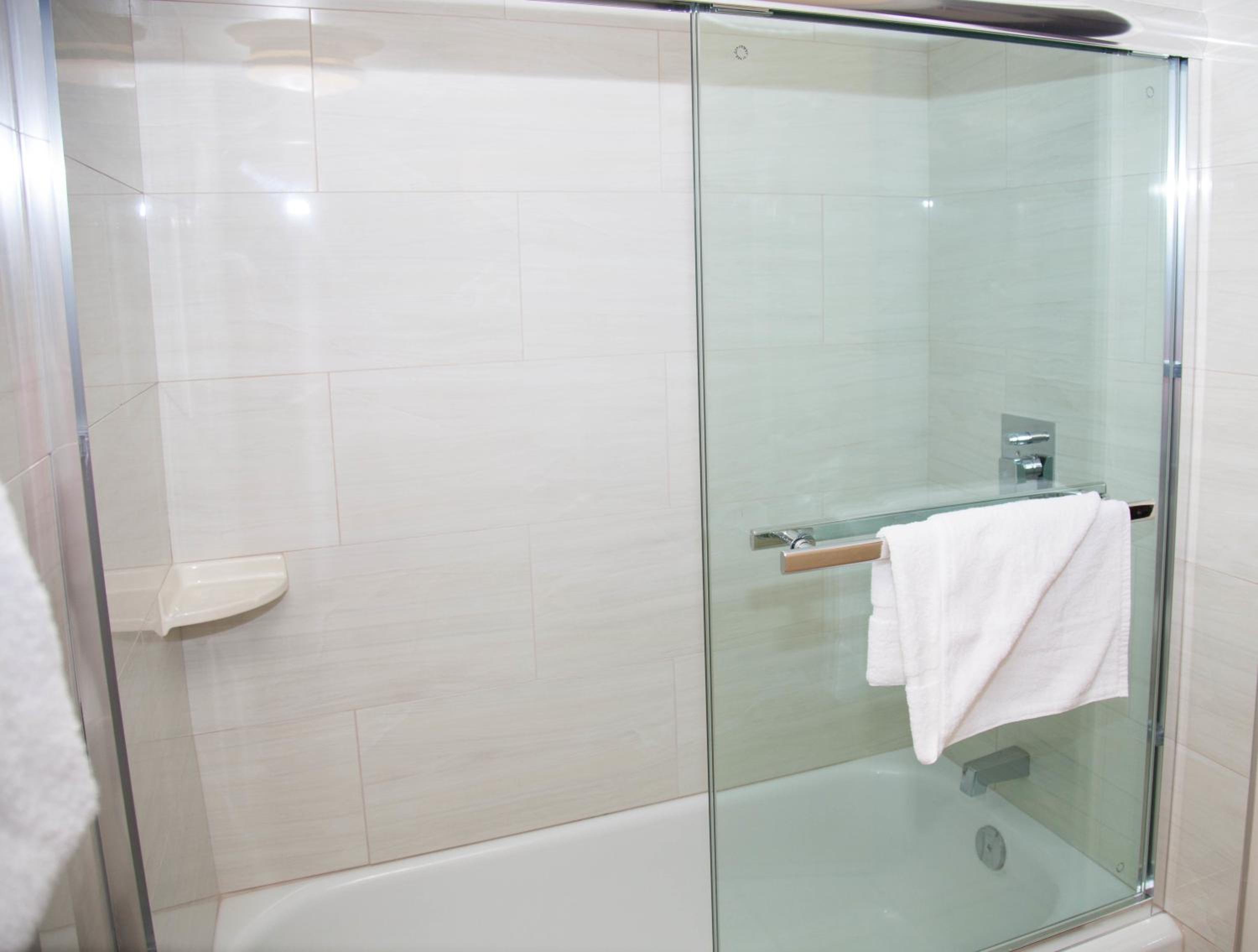 Hinton Vacations - Twin Pine Inn  Suites - Property Image 3