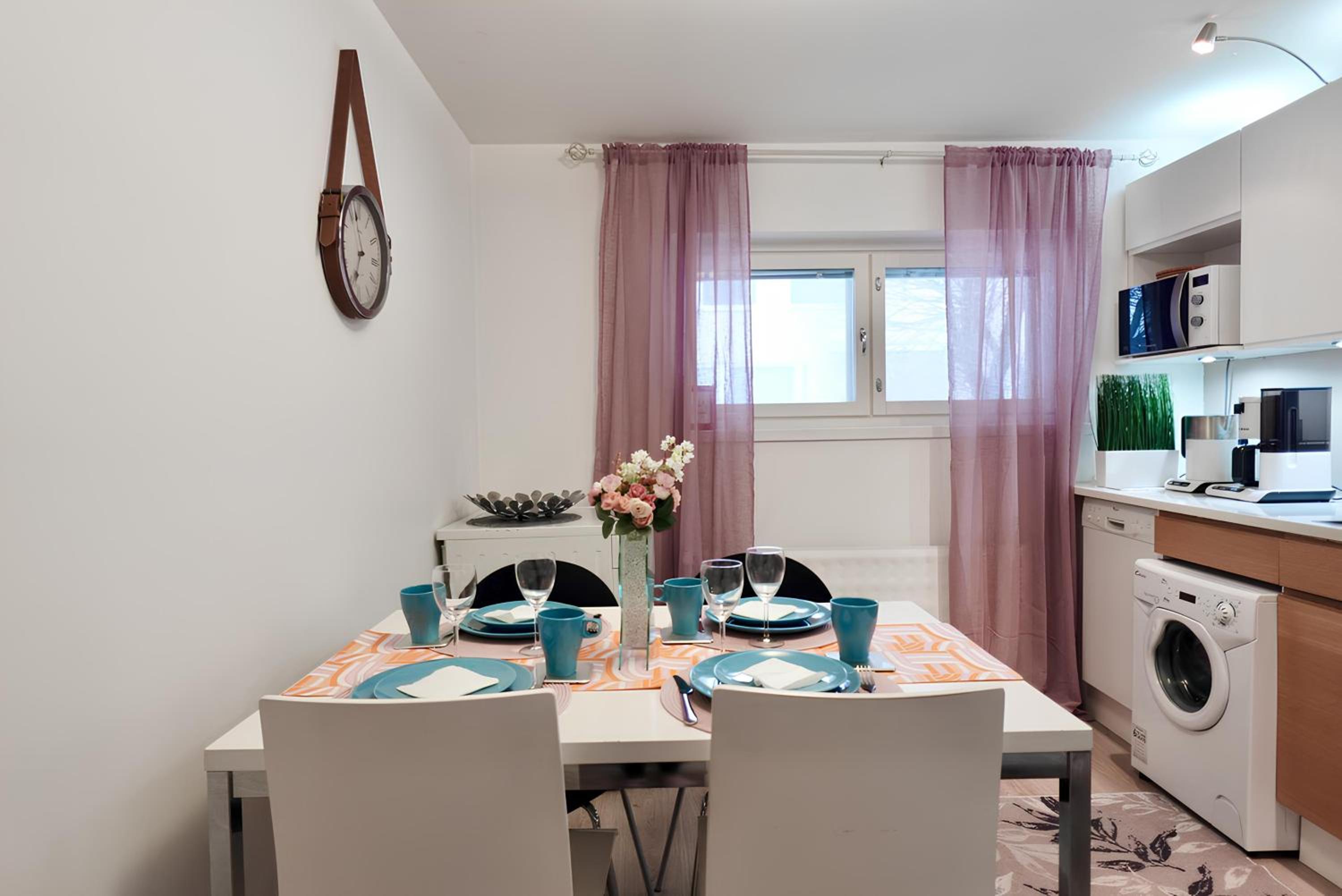 GuestFirst- Relax by the Sea 4 Min to Beach FREE Parking