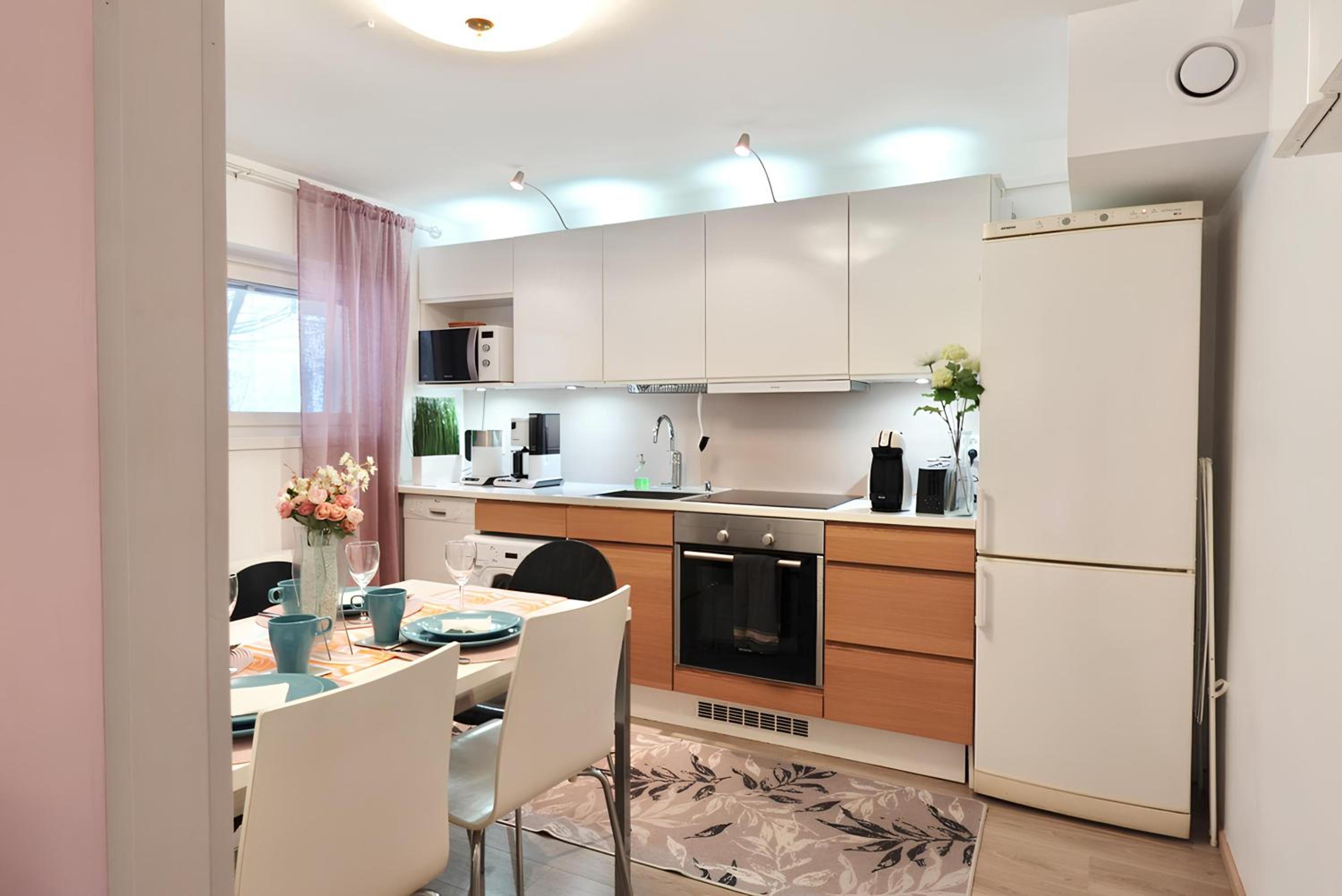 GuestFirst- Relax by the Sea 4 Min to Beach FREE Parking