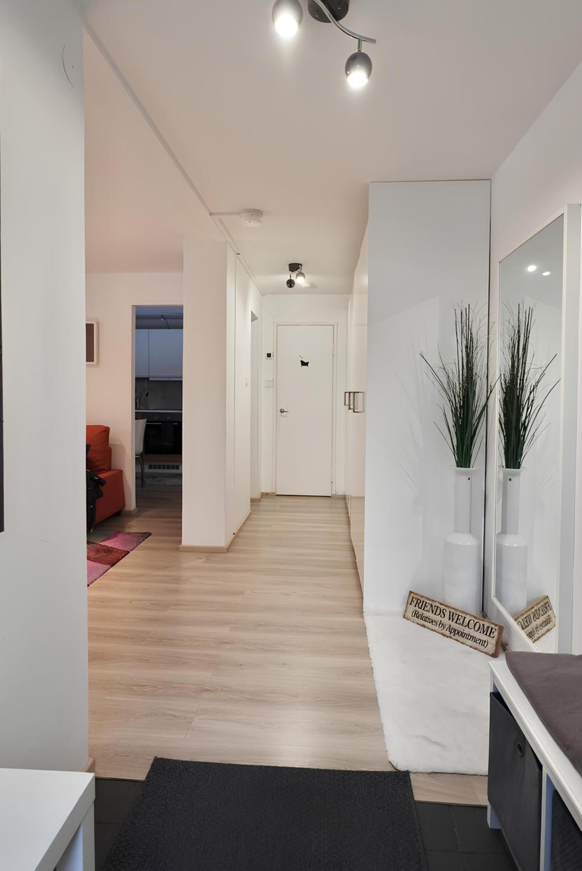 GuestFirst- Relax by the Sea 4 Min to Beach FREE Parking
