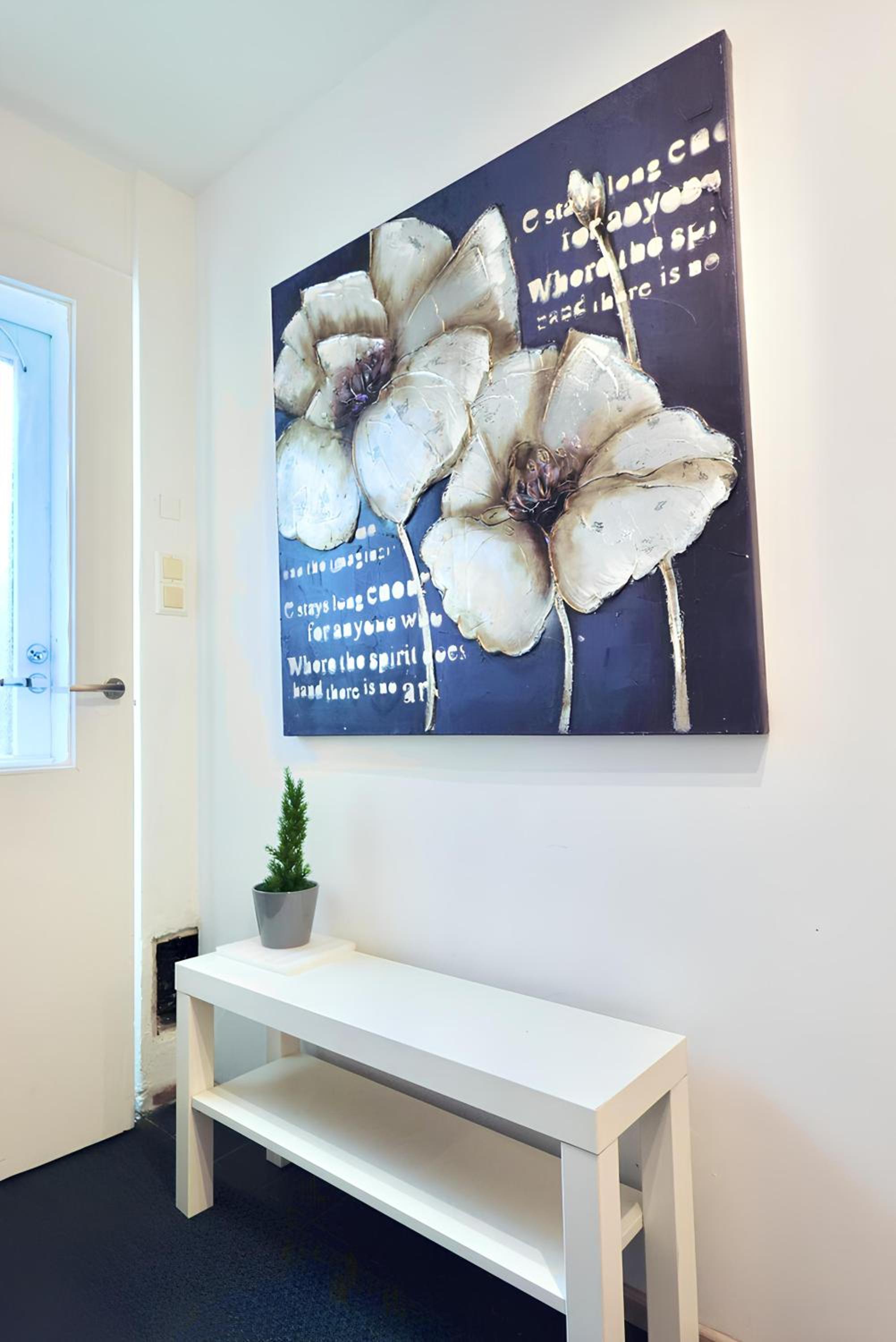 GuestFirst- Relax by the Sea 4 Min to Beach FREE Parking
