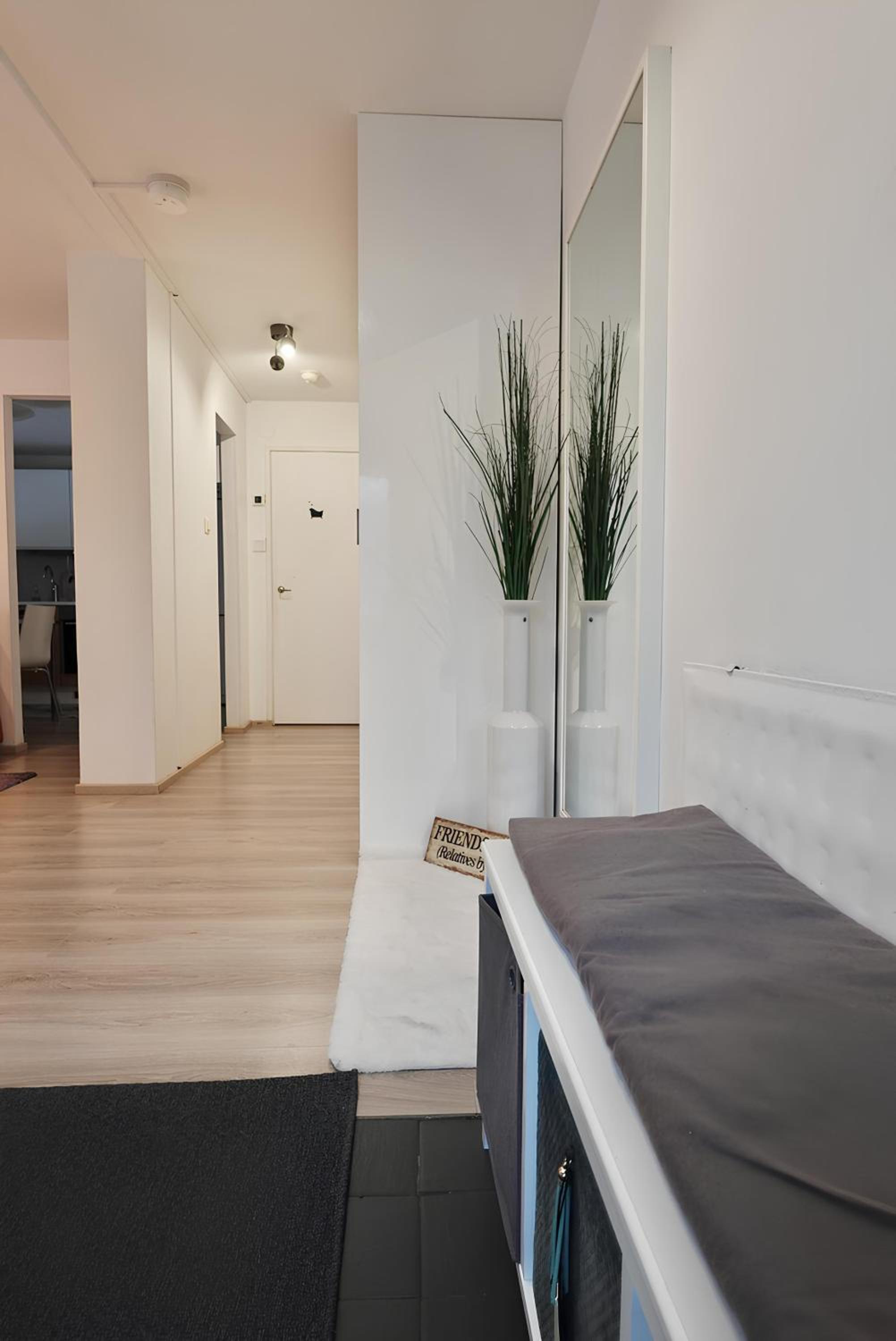 GuestFirst- Relax by the Sea 4 Min to Beach FREE Parking