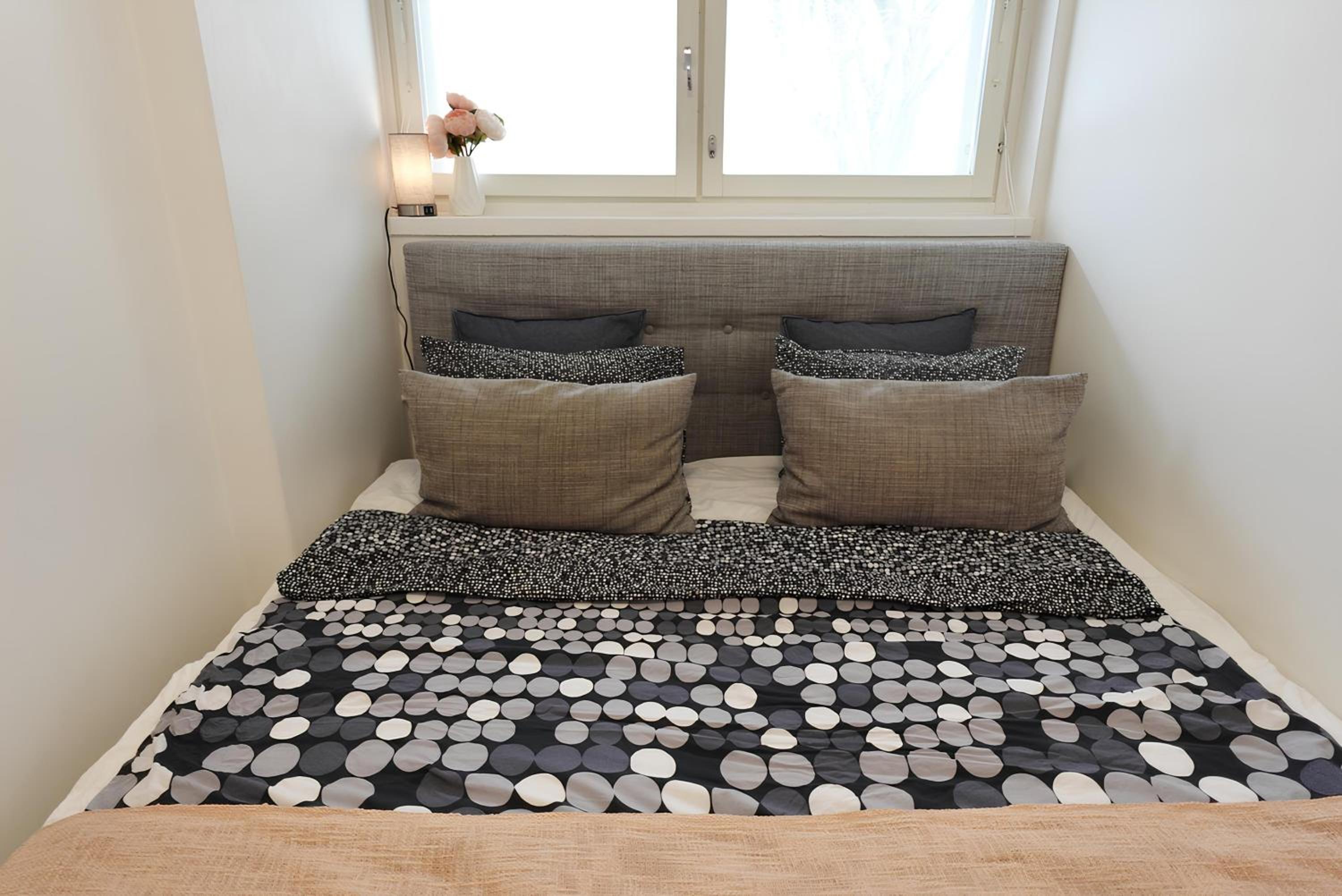 GuestFirst- Relax by the Sea 4 Min to Beach FREE Parking