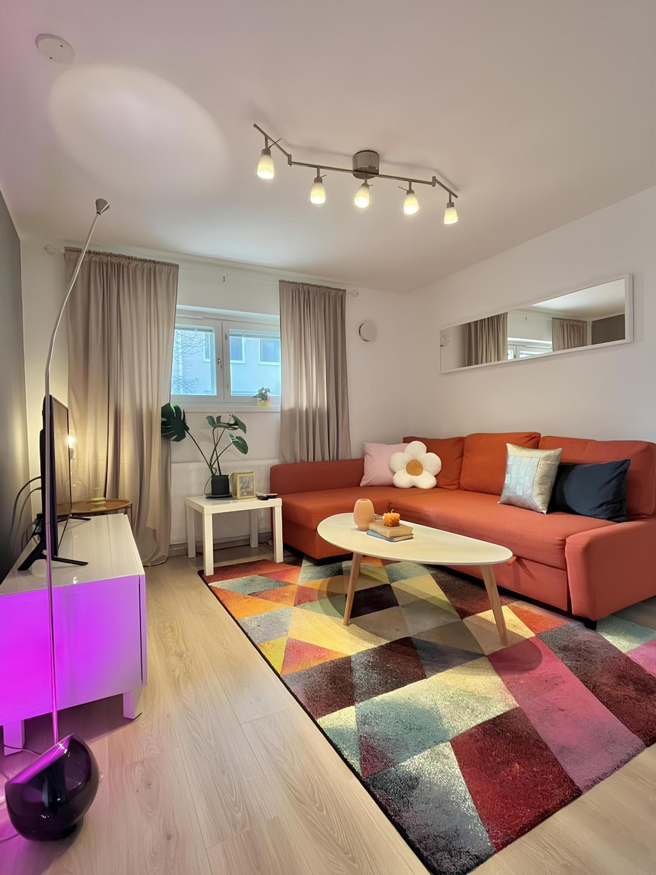GuestFirst- Relax by the Sea 4 Min to Beach FREE Parking