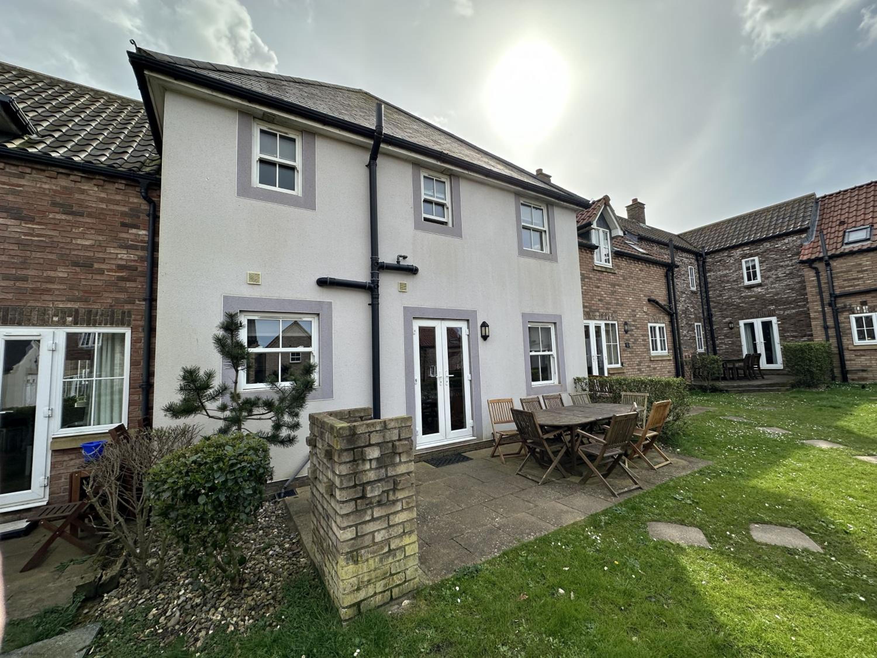 Maris Cottage - Part of the The Bay Filey Holiday Village with pool, gym and direct beach access, pub, restaurant, tennis and meadows walks