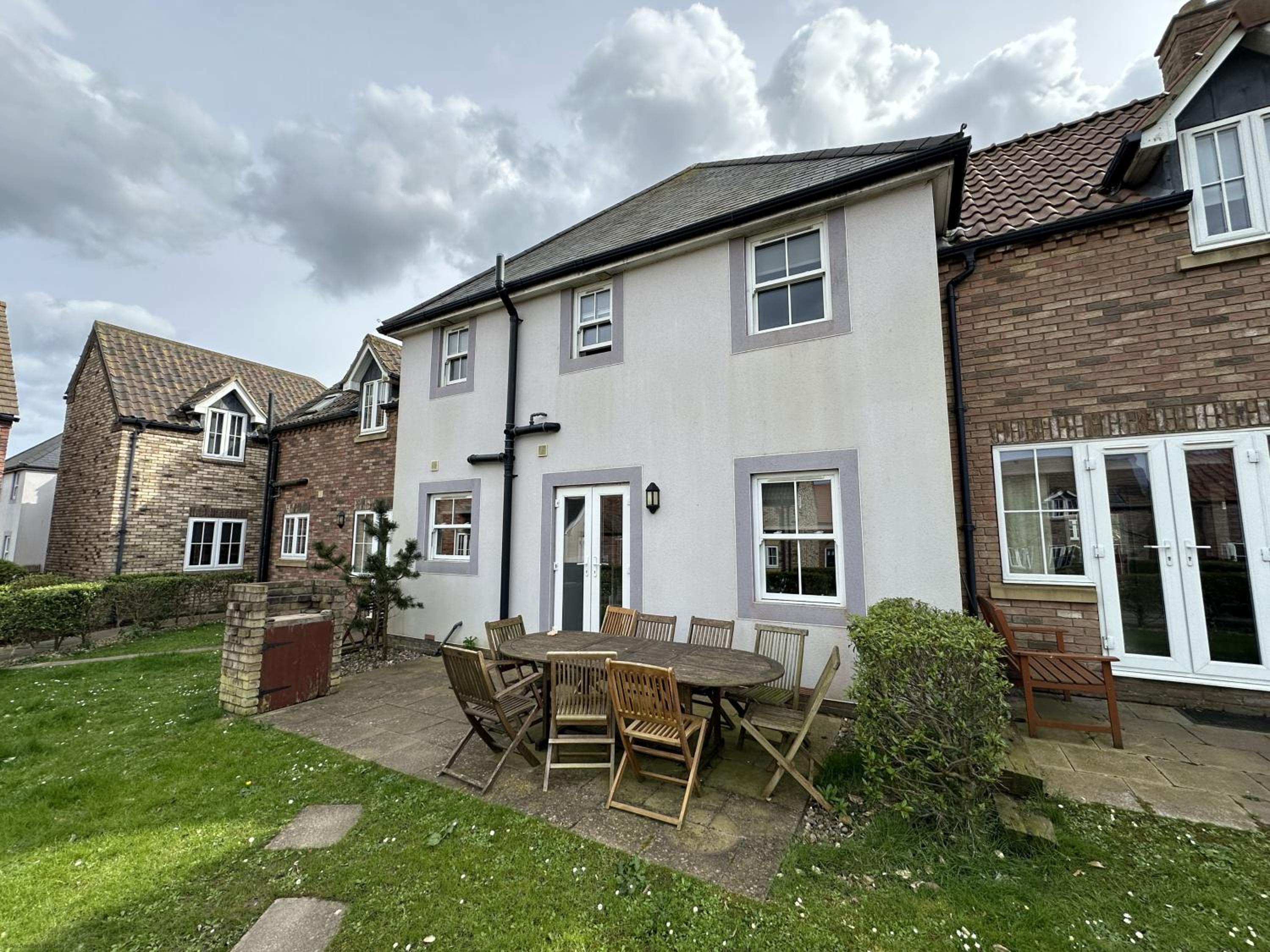 Maris Cottage - Part of the The Bay Filey Holiday Village with pool, gym and direct beach access, pub, restaurant, tennis and meadows walks