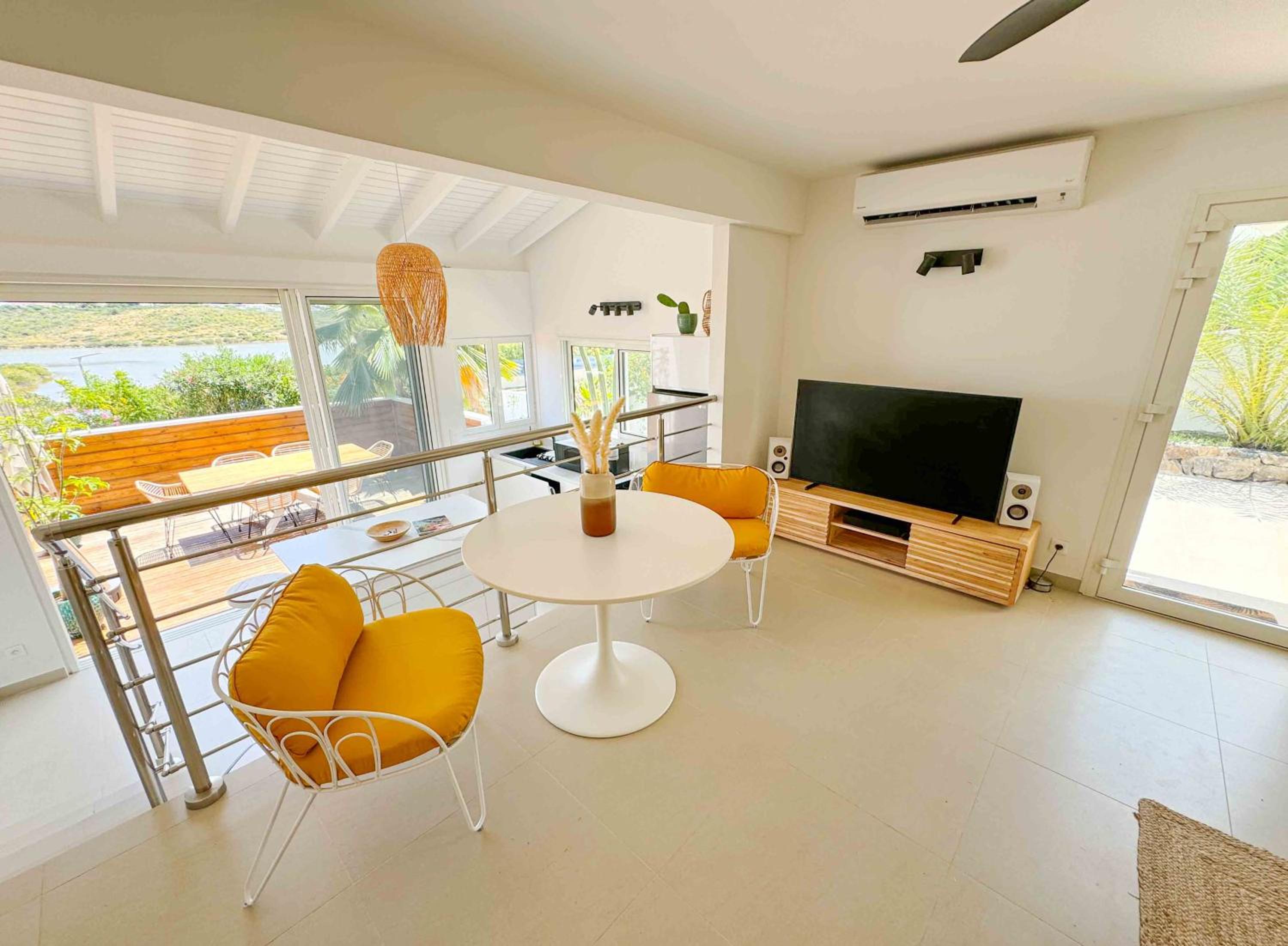 NEW House 2 bathrooms, 3 terraces and ocean view Orient Bay