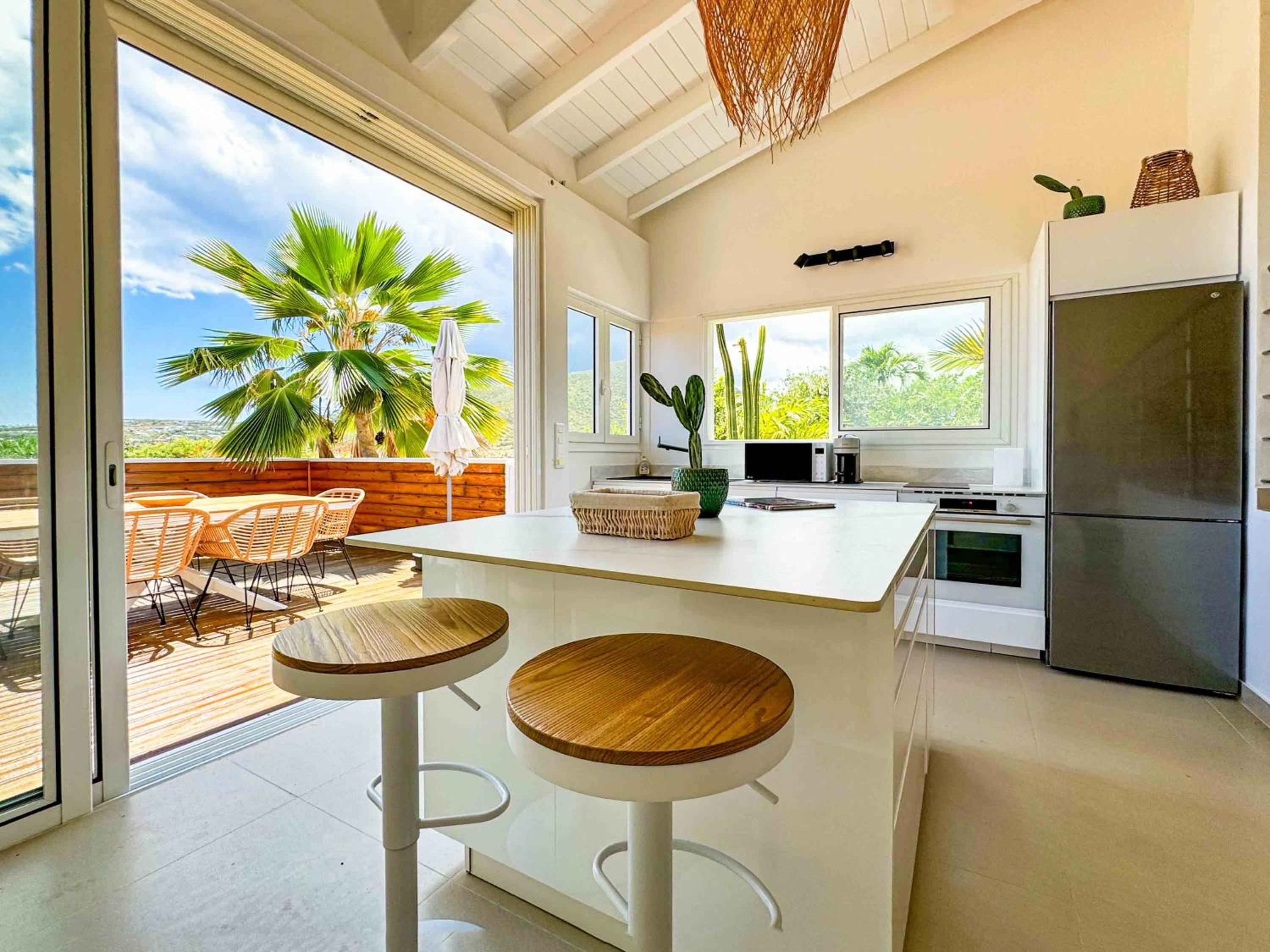 NEW House 2 bathrooms, 3 terraces and ocean view Orient Bay