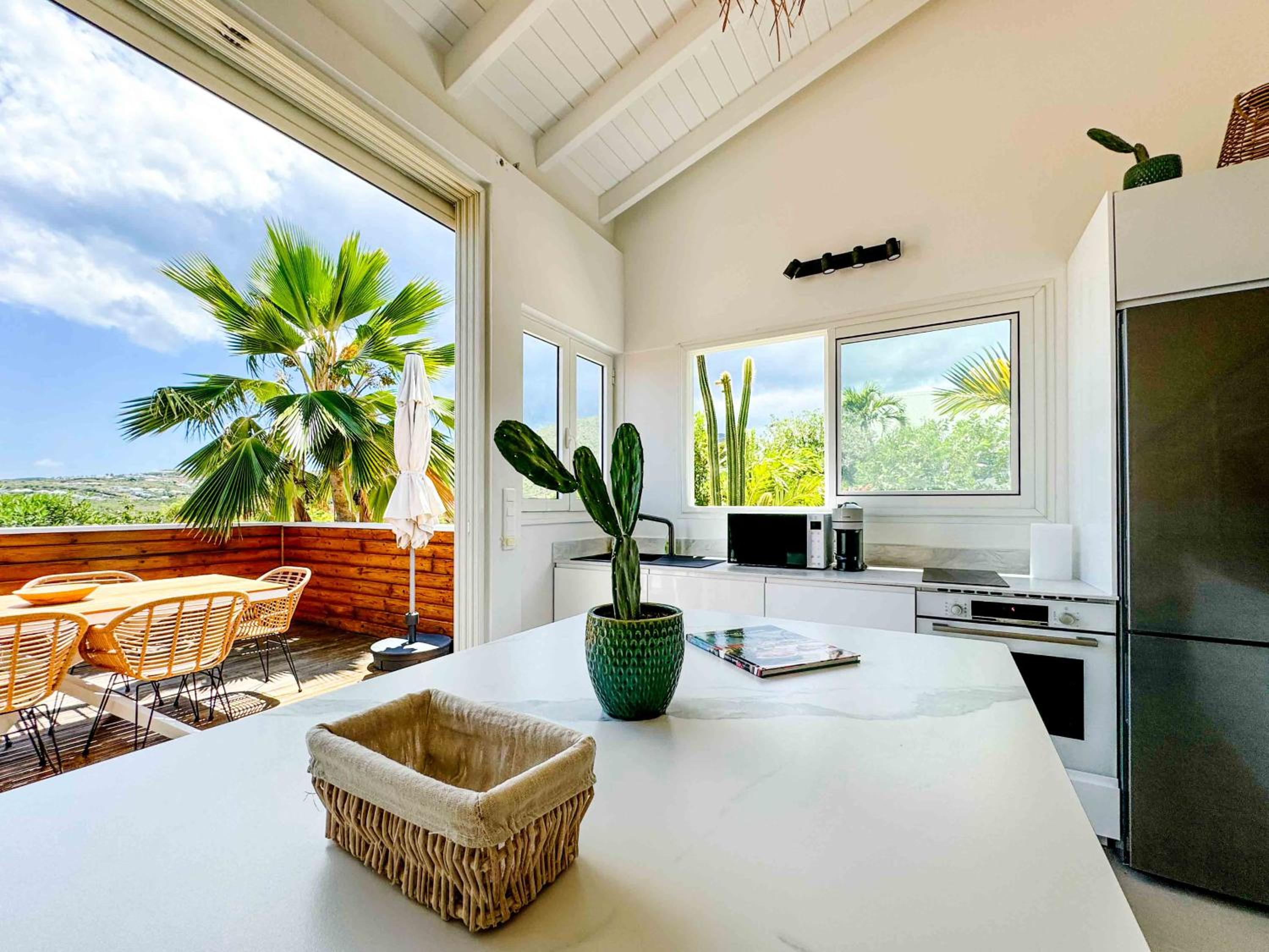 NEW House 2 bathrooms, 3 terraces and ocean view Orient Bay