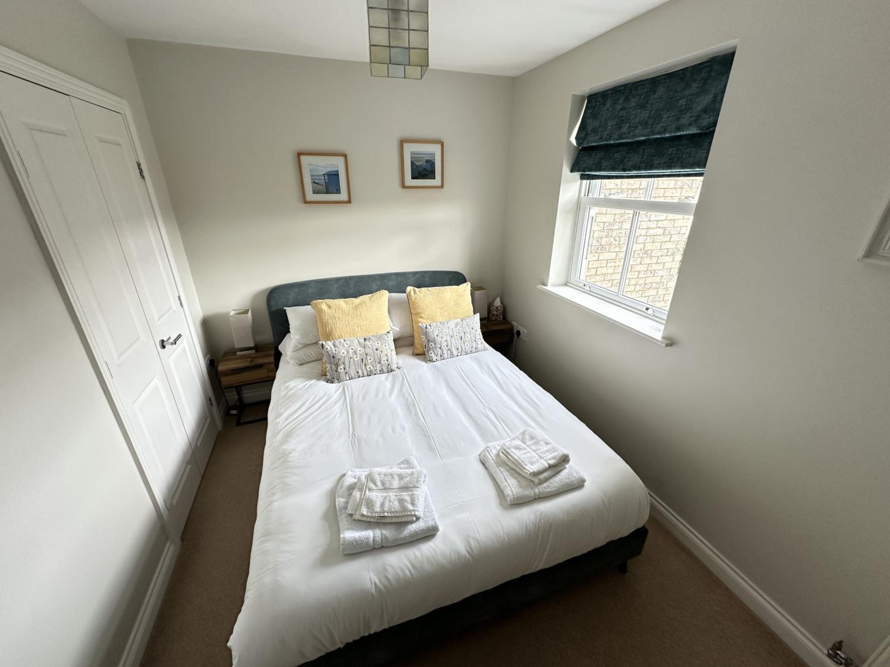 Honeybee Cottage - Part of the The Bay Filey Holiday Village with pool, gym and direct beach access, pub, restaurant, tennis and meadows walks