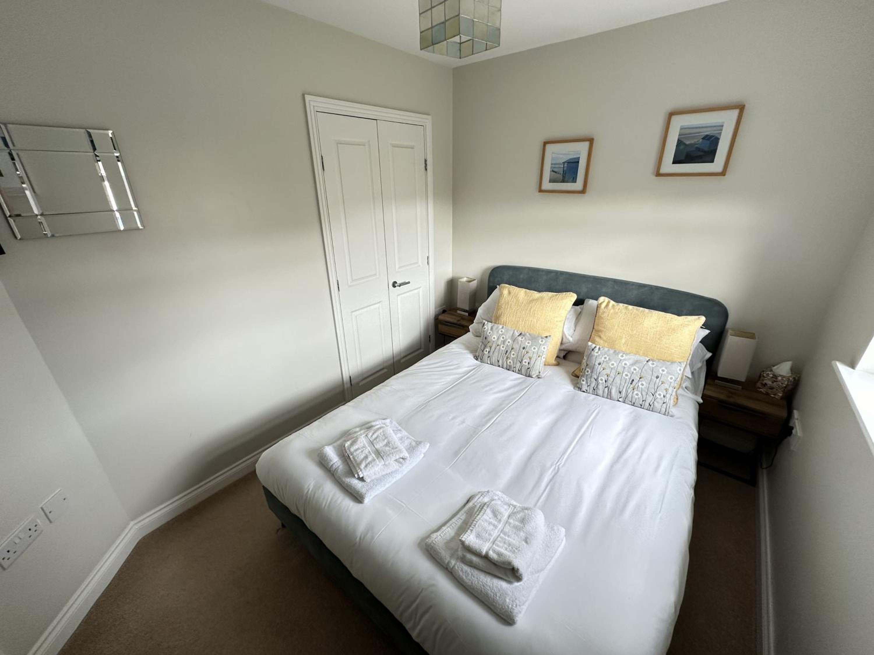 Honeybee Cottage - Part of the The Bay Filey Holiday Village with pool, gym and direct beach access, pub, restaurant, tennis and meadows walks