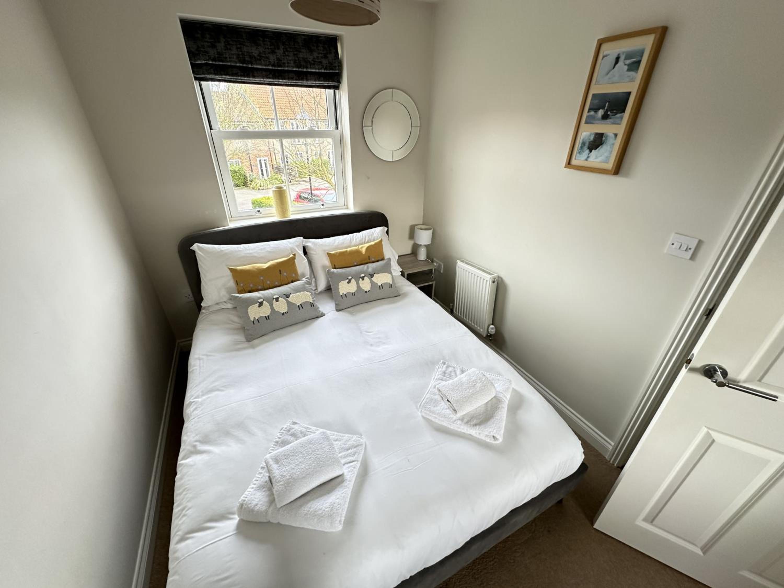Honeybee Cottage - Part of the The Bay Filey Holiday Village with pool, gym and direct beach access, pub, restaurant, tennis and meadows walks