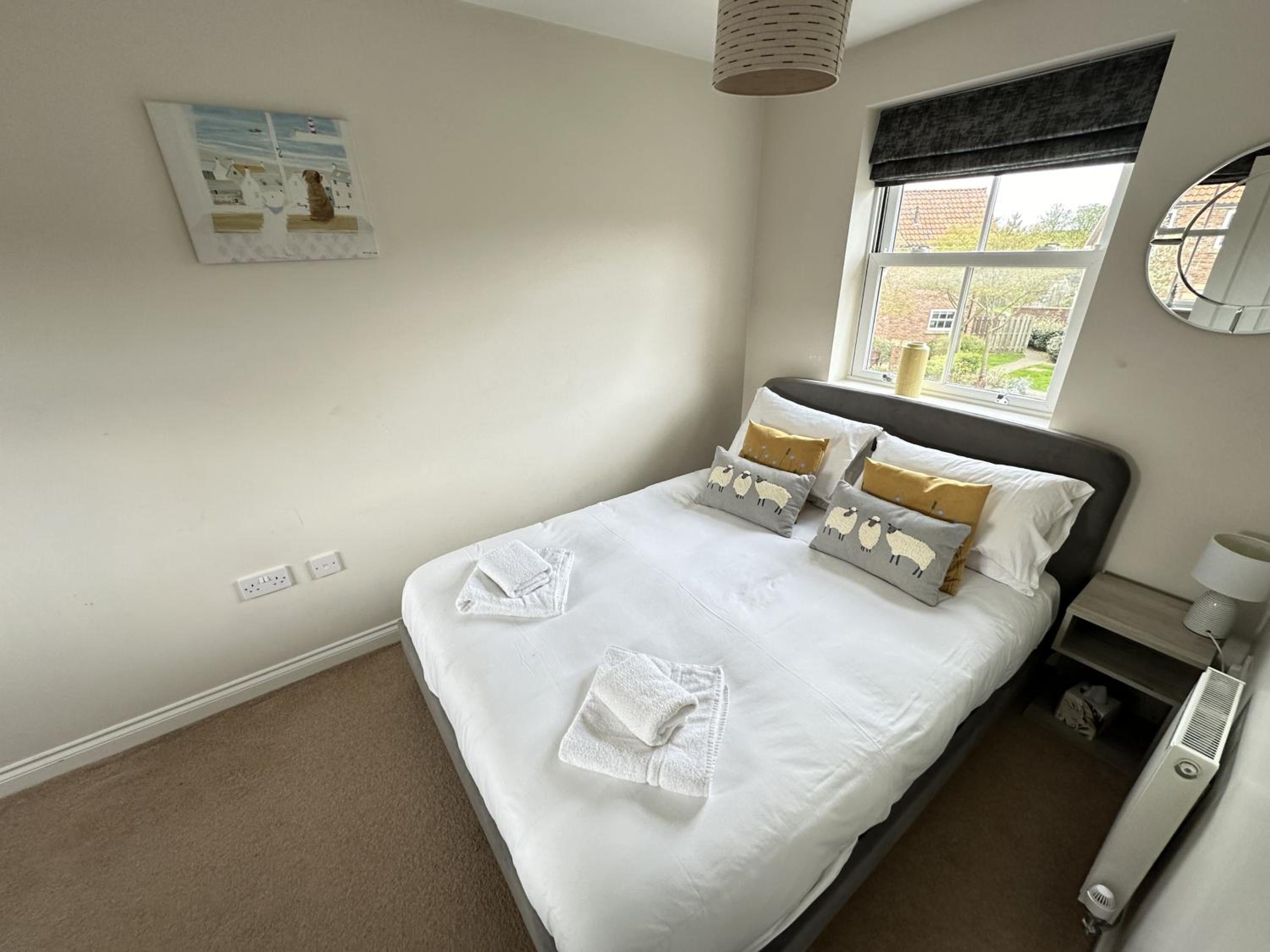 Honeybee Cottage - Part of the The Bay Filey Holiday Village with pool, gym and direct beach access, pub, restaurant, tennis and meadows walks