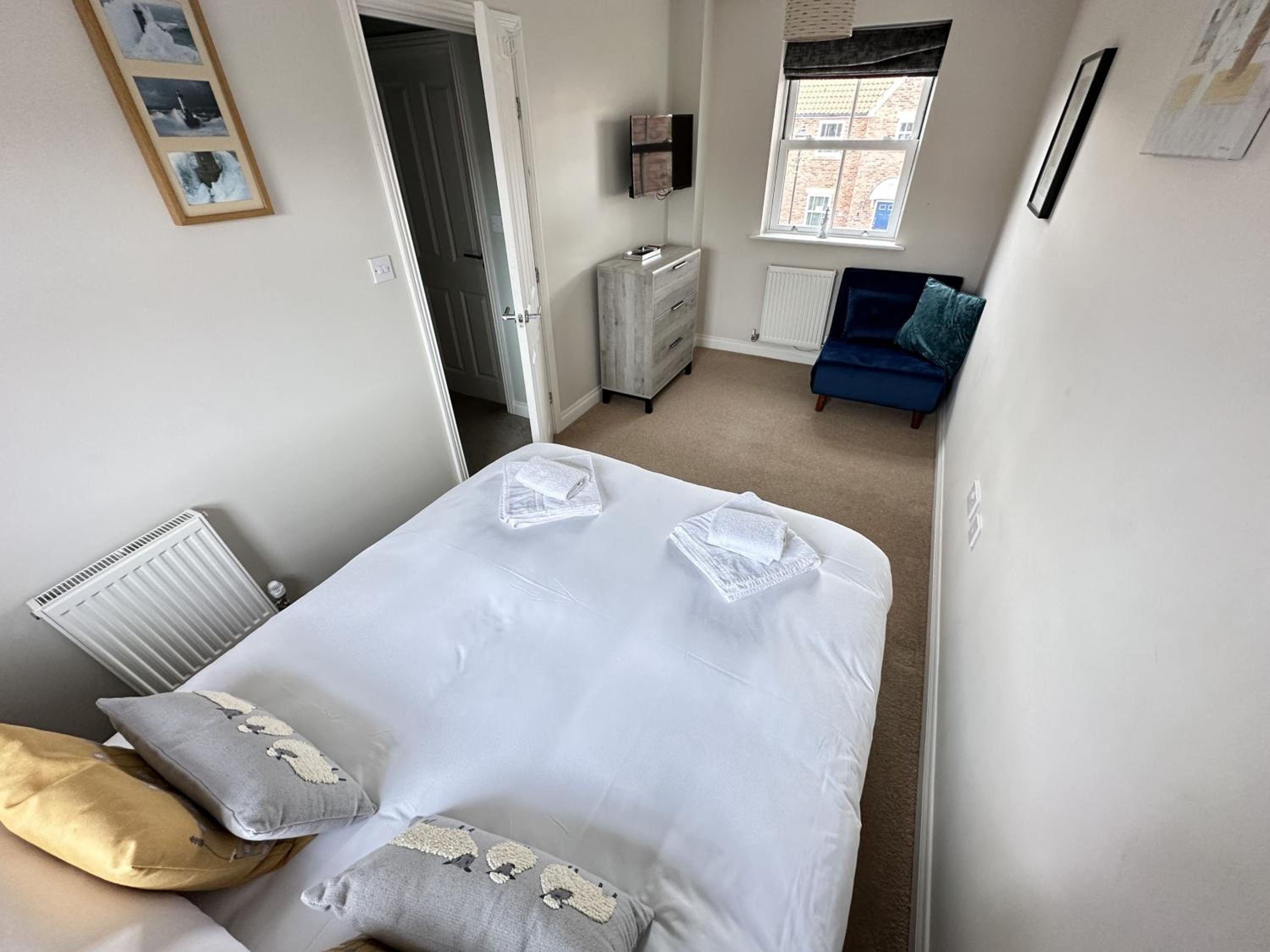Honeybee Cottage - Part of the The Bay Filey Holiday Village with pool, gym and direct beach access, pub, restaurant, tennis and meadows walks