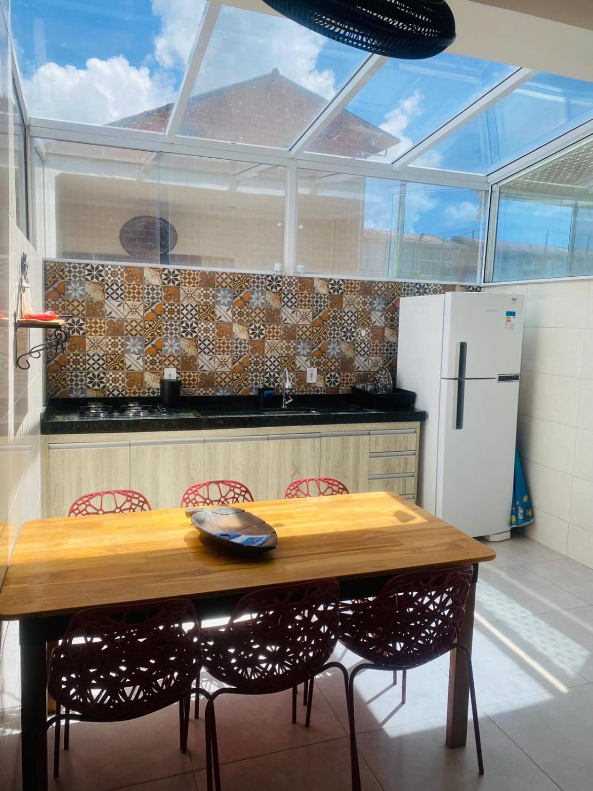 Apartamento a 250 metros da Praia do Sapê e Maranduba - Piscina e Ar condicionado