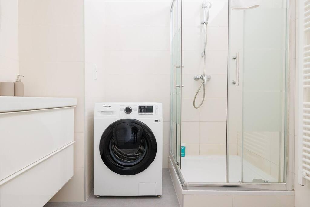 Modern Apartment near City Center - 2BR, Netflix