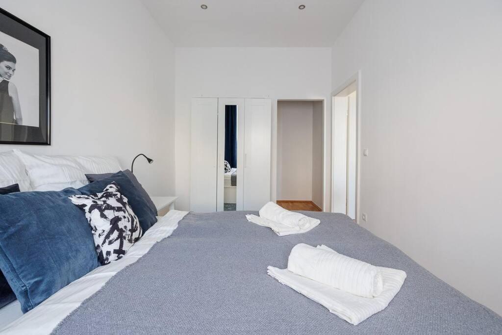 Modern Apartment near City Center - 2BR, Netflix
