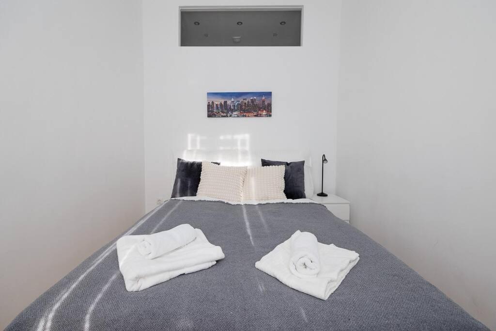 Modern Apartment near City Center - 2BR, Netflix