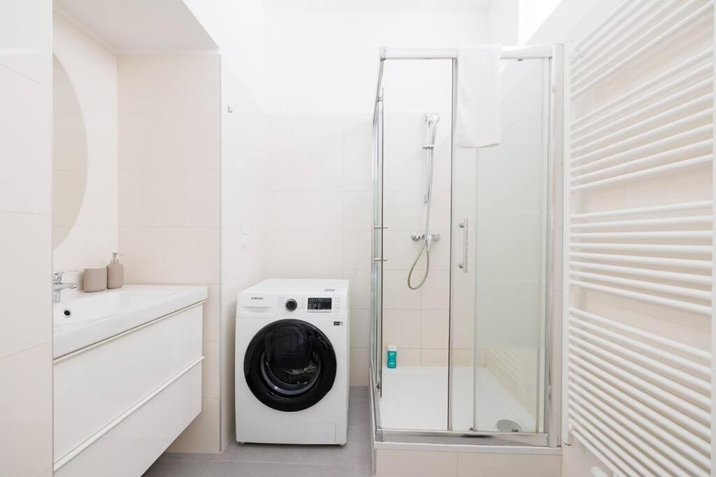 Modern Apartment near City Center - 2BR, Netflix