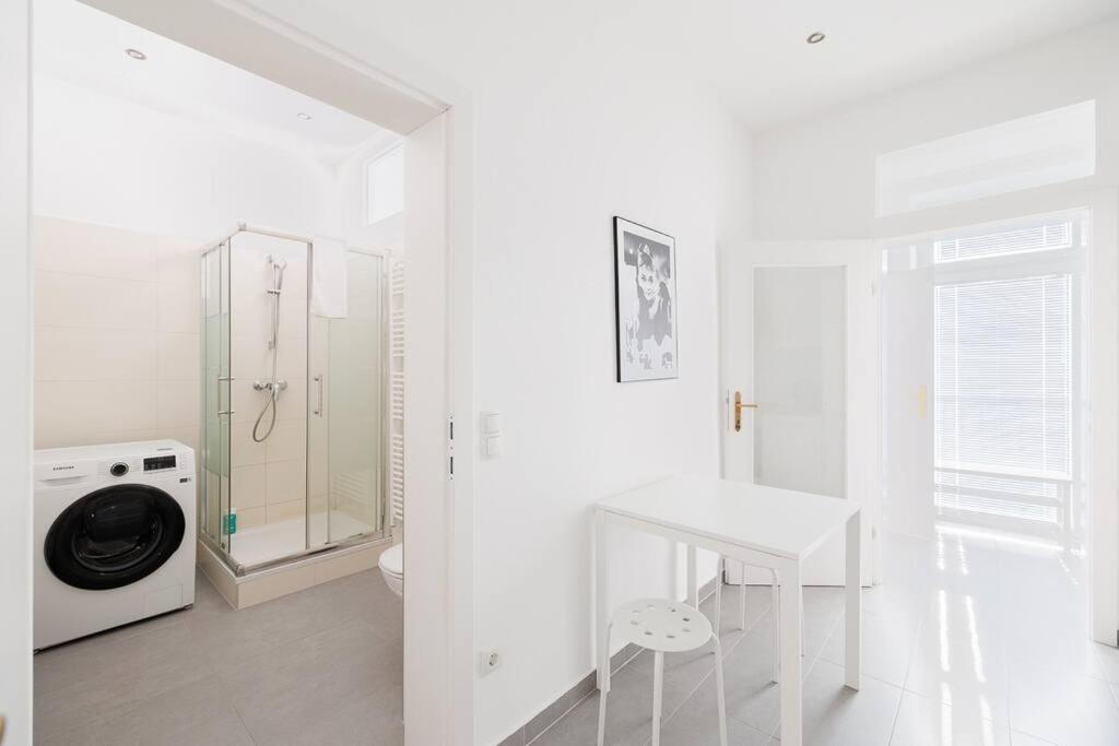 Modern Apartment near City Center - 2BR, Netflix