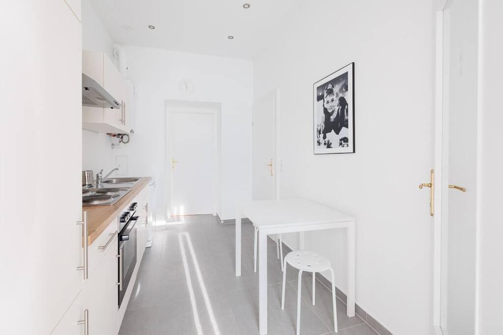 Modern Apartment near City Center - 2BR, Netflix