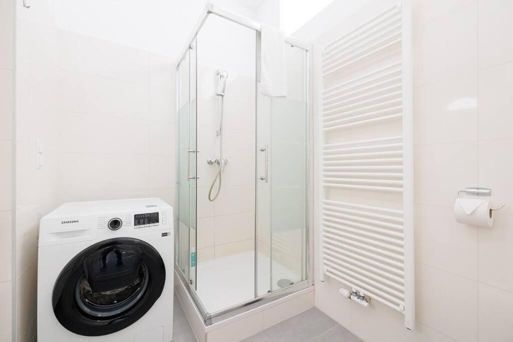 Modern Apartment near City Center - 2BR, Netflix