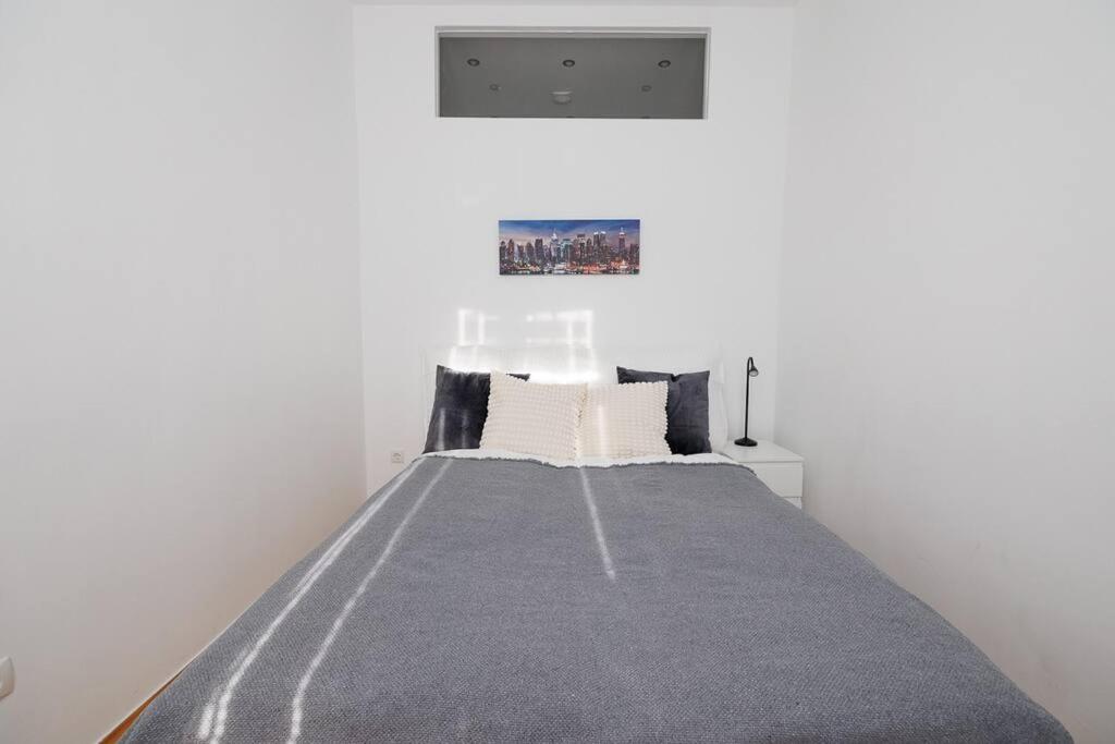 Modern Apartment near City Center - 2BR, Netflix