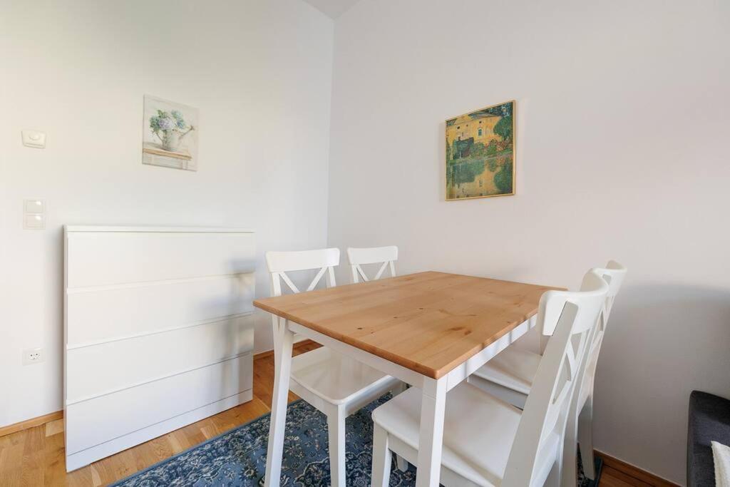Modern Apartment near City Center - 2BR, Netflix