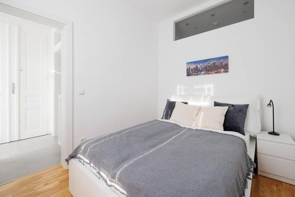 Modern Apartment near City Center - 2BR, Netflix