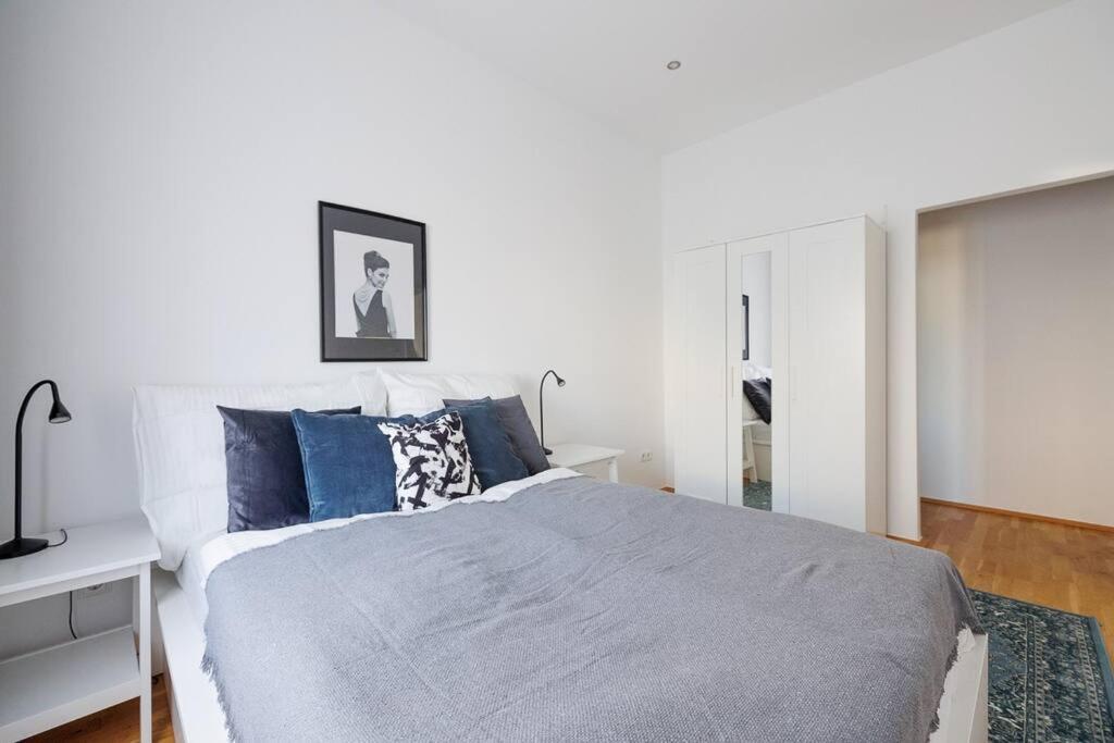 Modern Apartment near City Center - 2BR, Netflix
