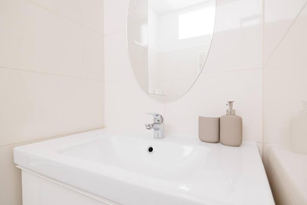 Modern Apartment near City Center - 2BR, Netflix