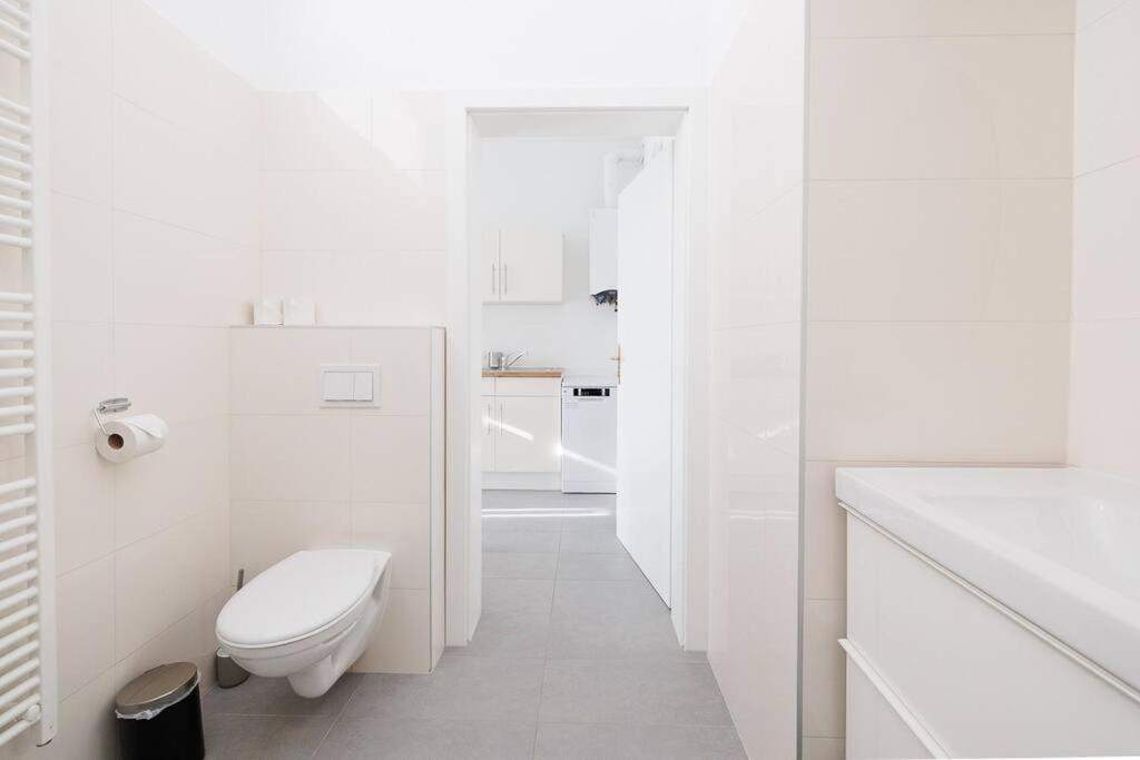 Modern Apartment near City Center - 2BR, Netflix