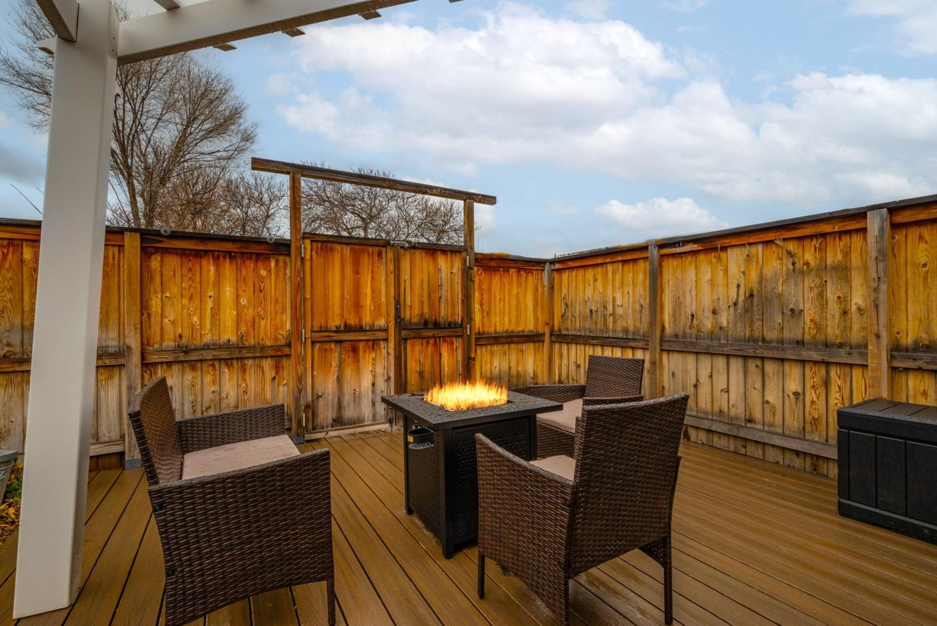Casa Saint Francis- King Bed-Patio & Fire Pit -2BR view 3