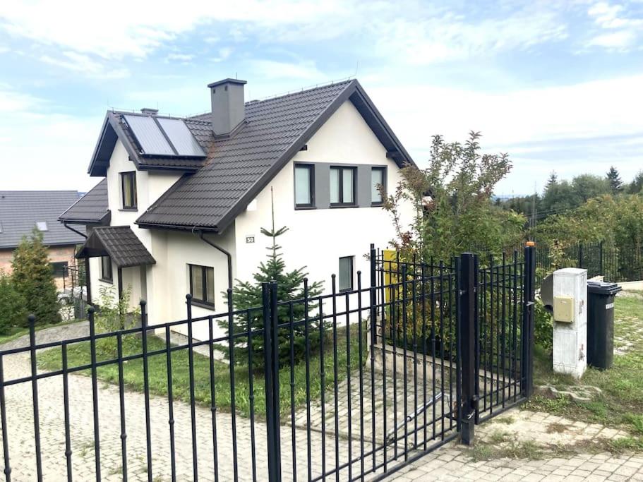 Tymi3 Dom na wzgórzu przy stoku