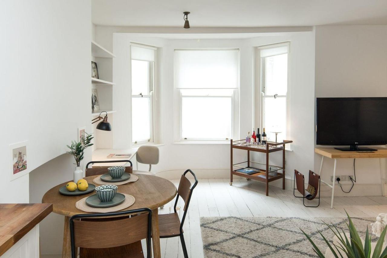 Charming 2-Bed Flat in the heart of Nottinghill - Steps from Portobello Rd Market and NottingHill Bookshop