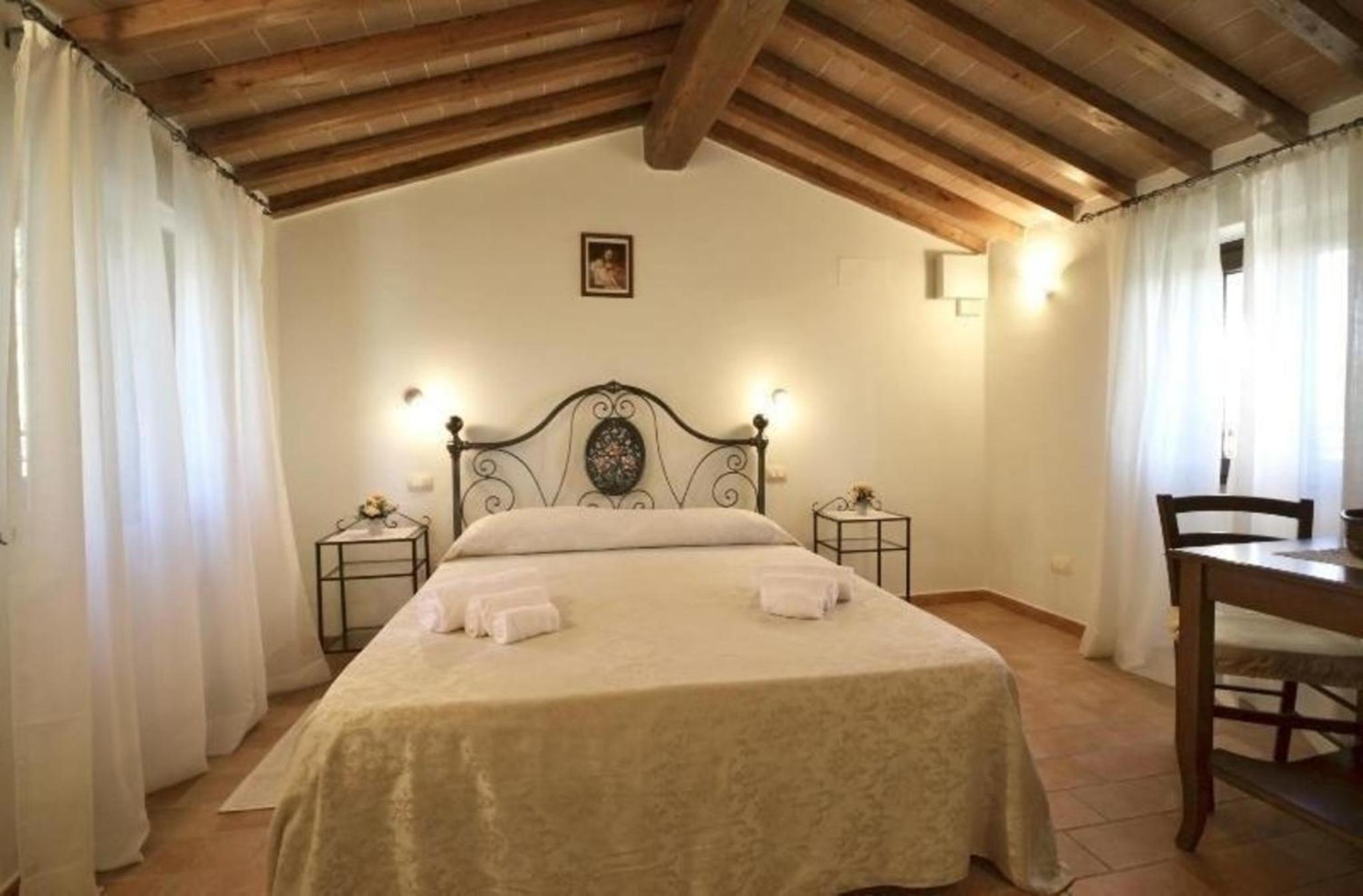 Ferienhaus mit Privatpool für 7 Personen ca 90 qm in San-Pietro-a-Dame, Trasimenischer See view 4