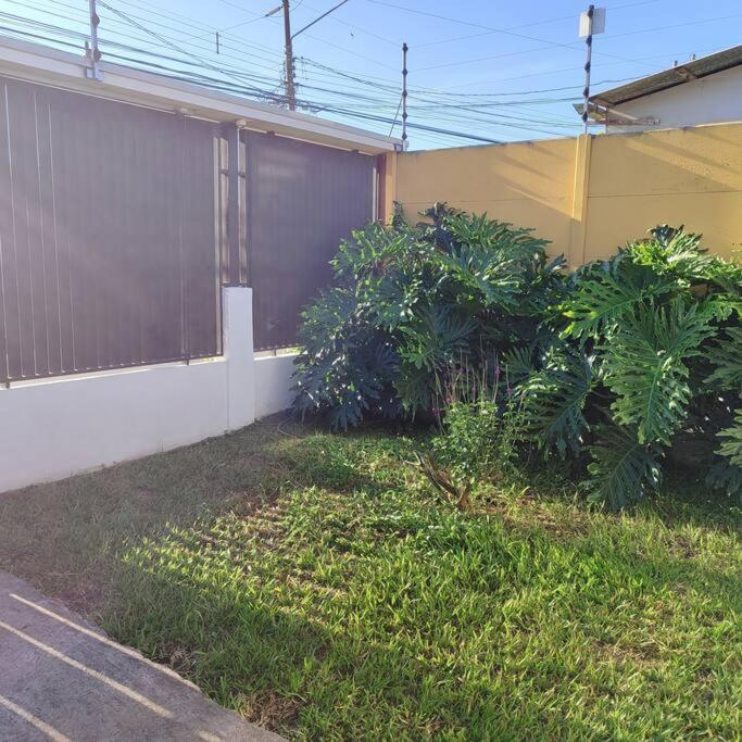 Hojas Verdes Rental House Excelente ubicación cerca de Campo Ferial Palmares
