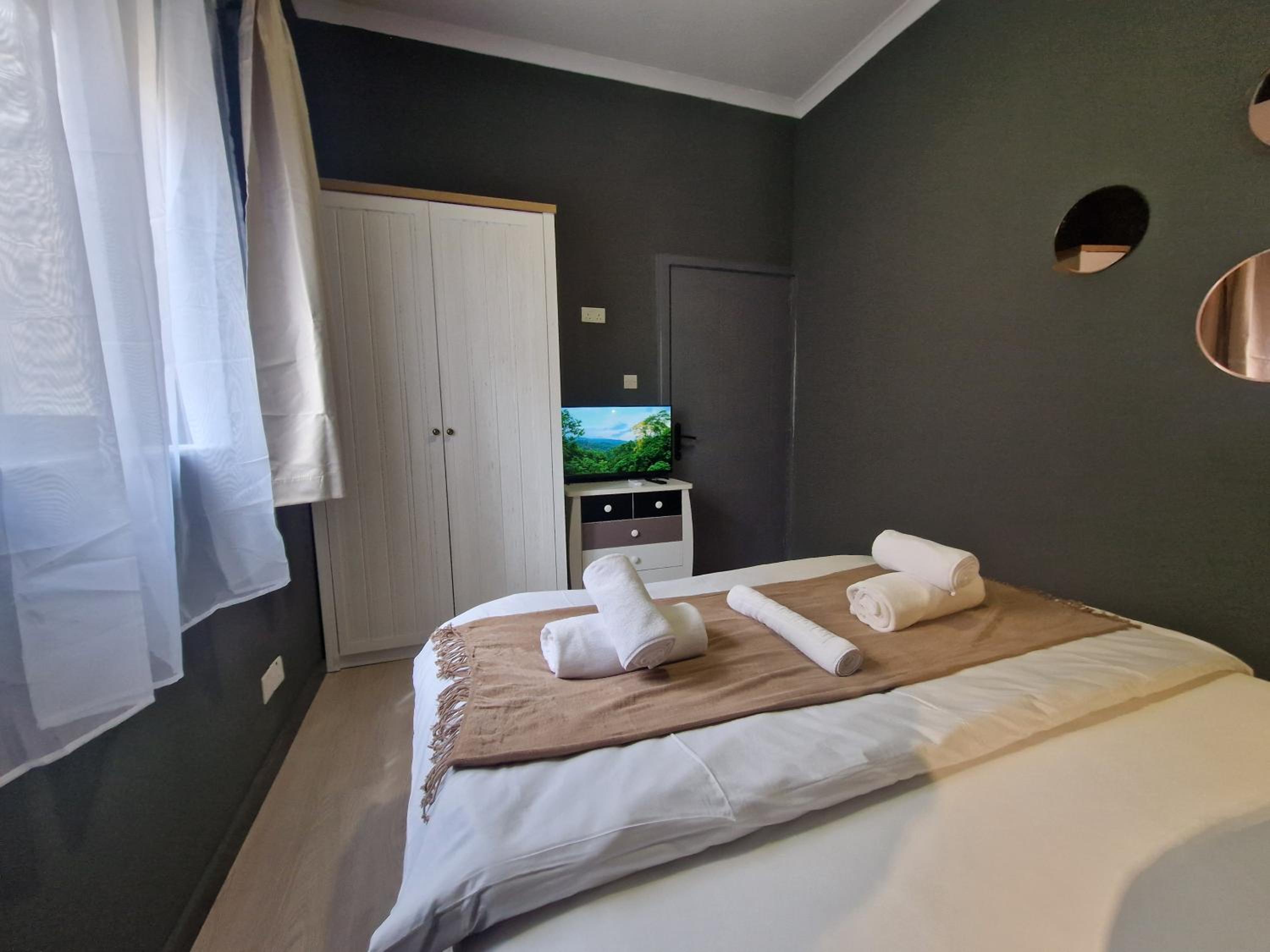 KORZO SUITES SENGLEA WATERFRONT