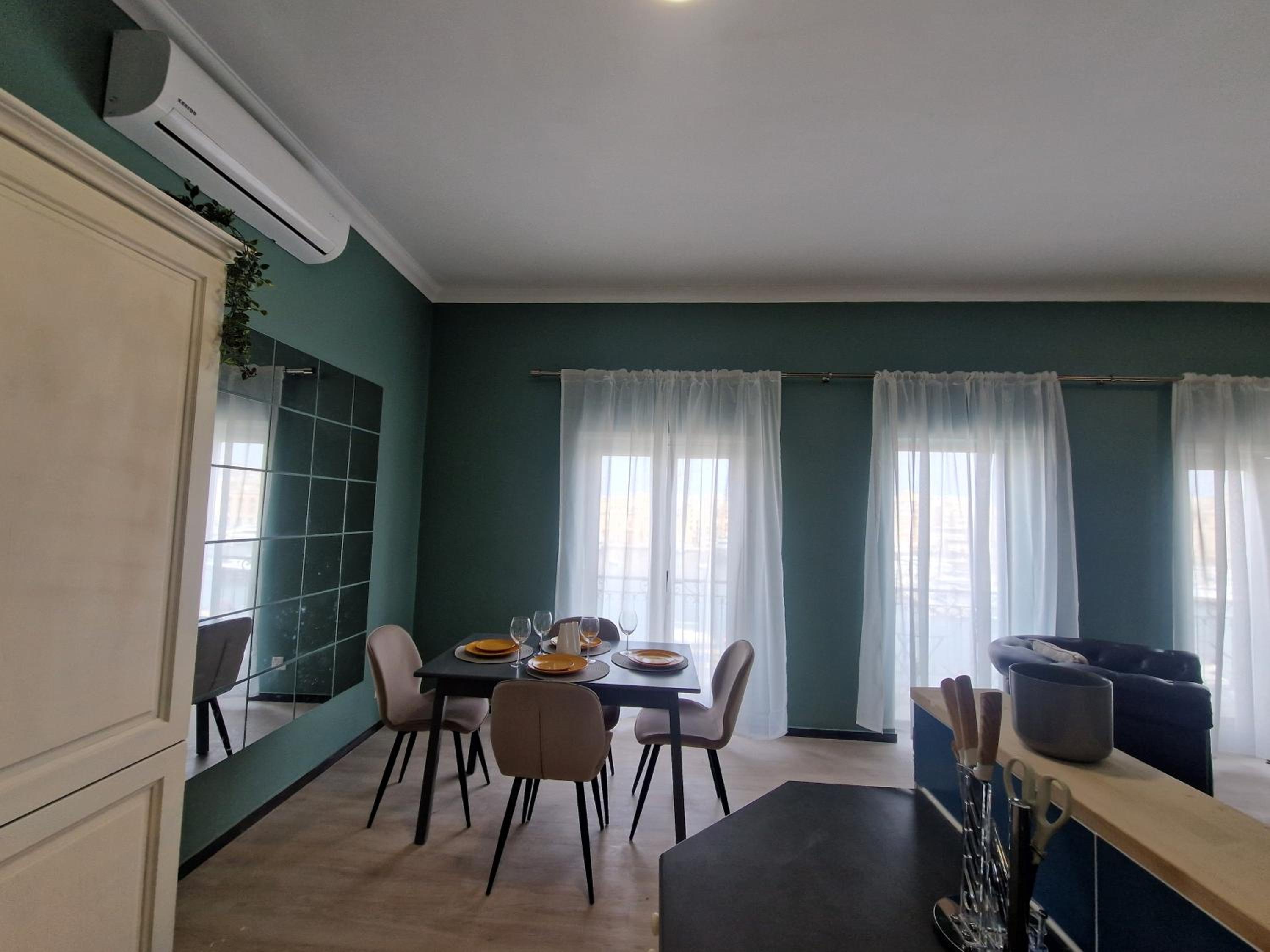 KORZO SUITES SENGLEA WATERFRONT
