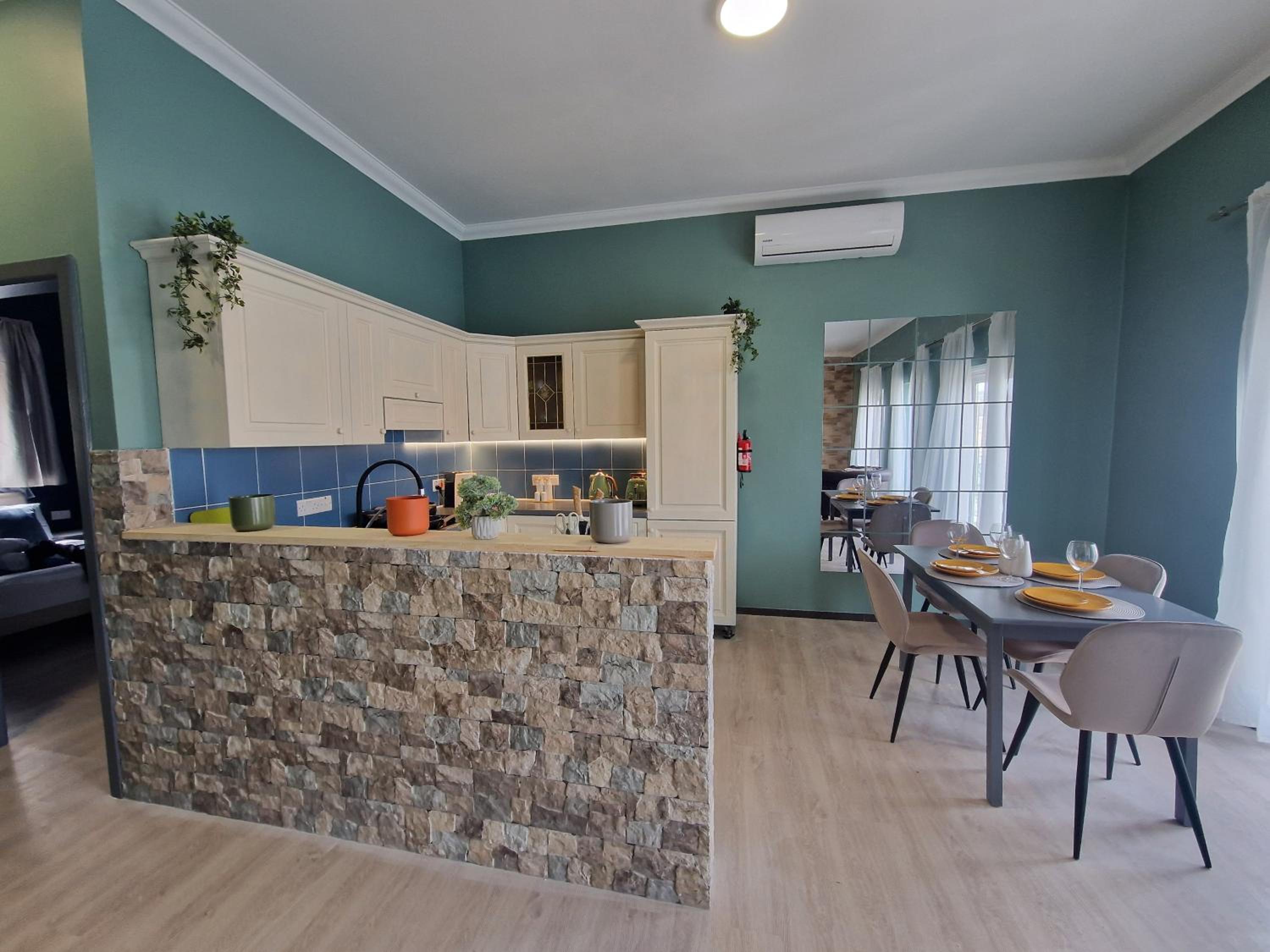 KORZO SUITES SENGLEA WATERFRONT