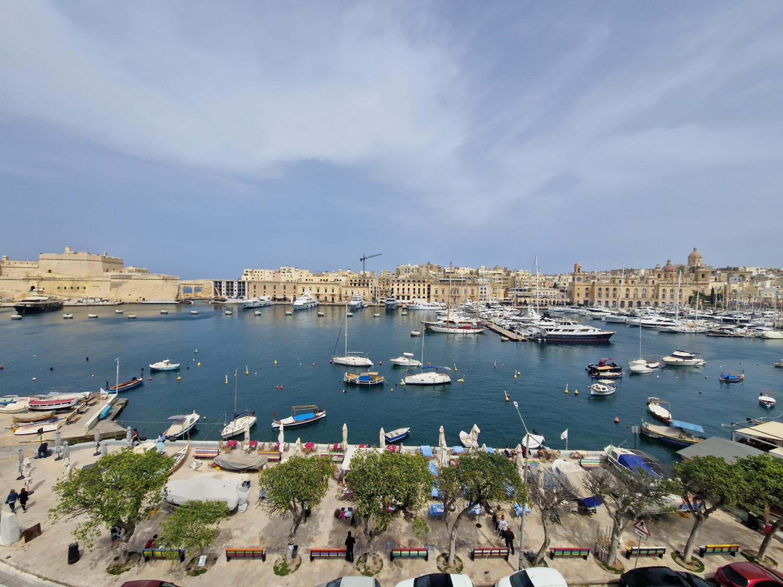 KORZO SUITES SENGLEA WATERFRONT