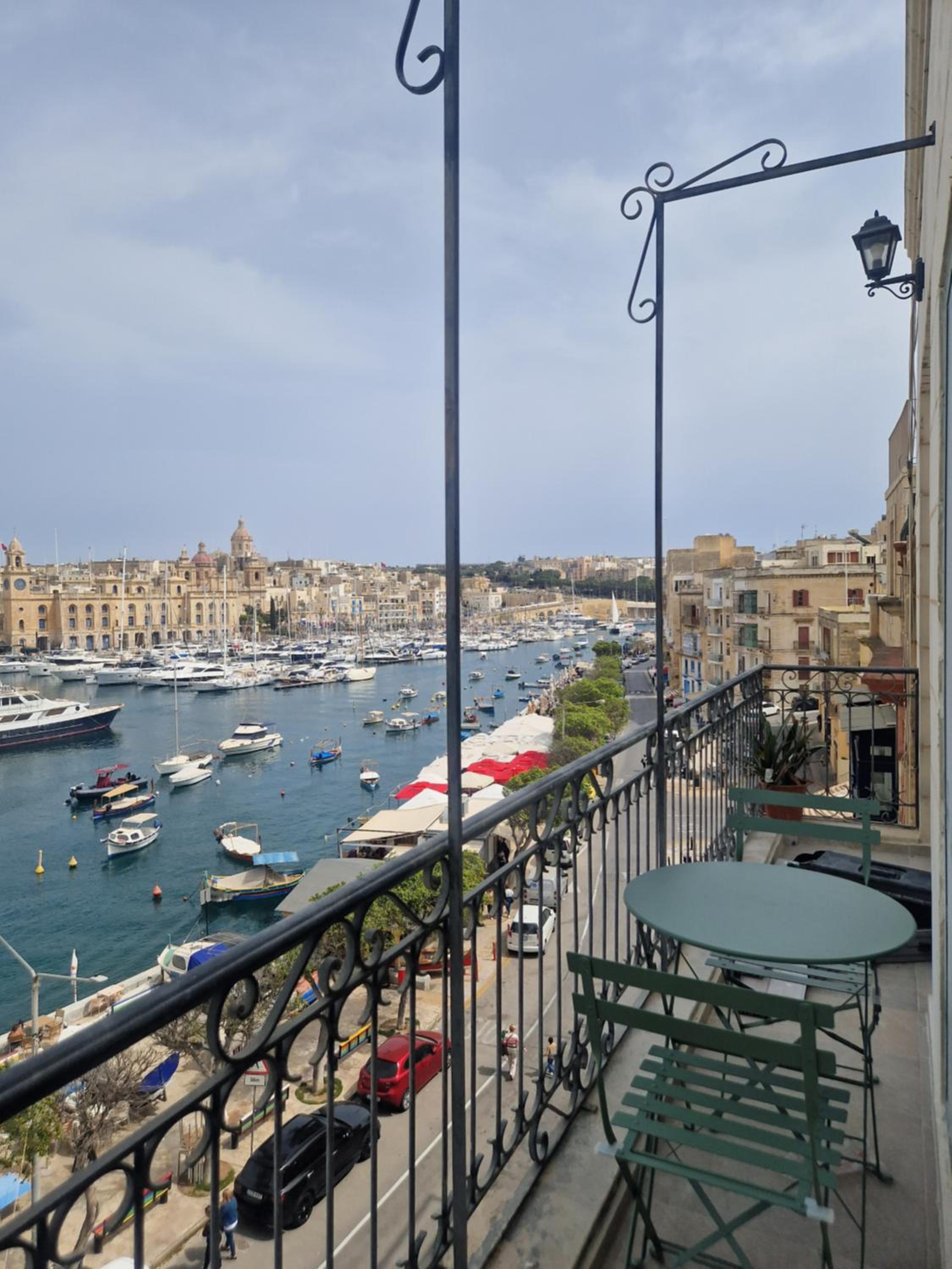 KORZO SUITES SENGLEA WATERFRONT