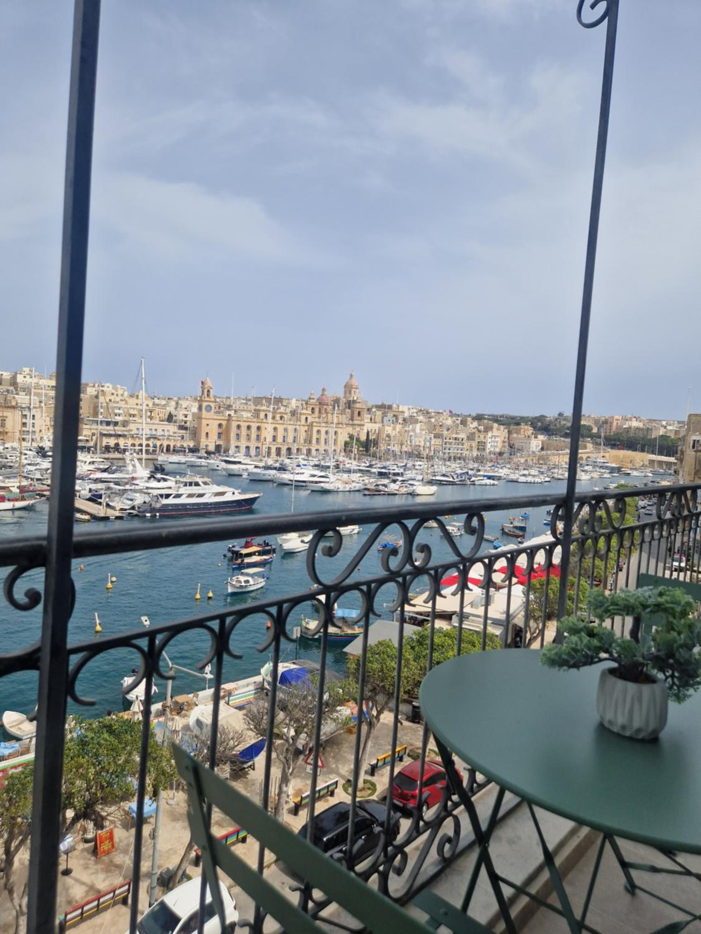 KORZO SUITES SENGLEA WATERFRONT